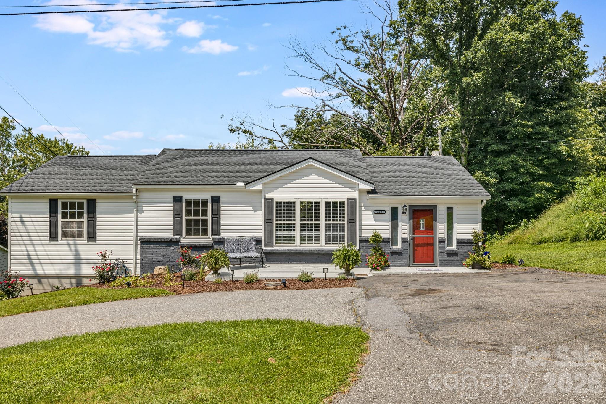 303 Hunter Street Property Photo 1