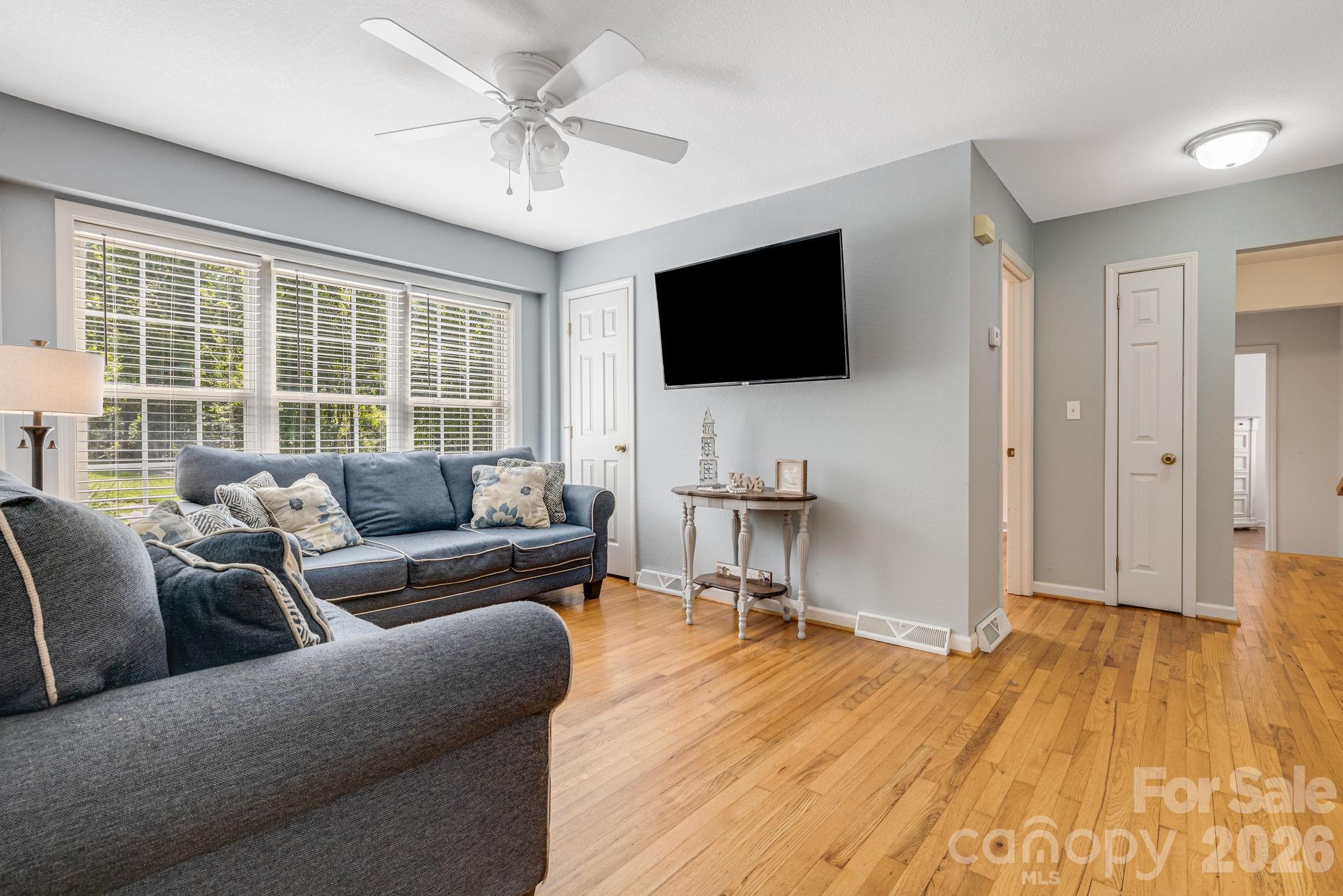 303 Hunter Street Property Photo 6