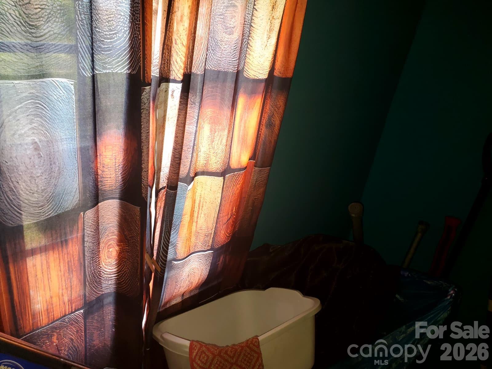 416 Henry Street Property Photo 6