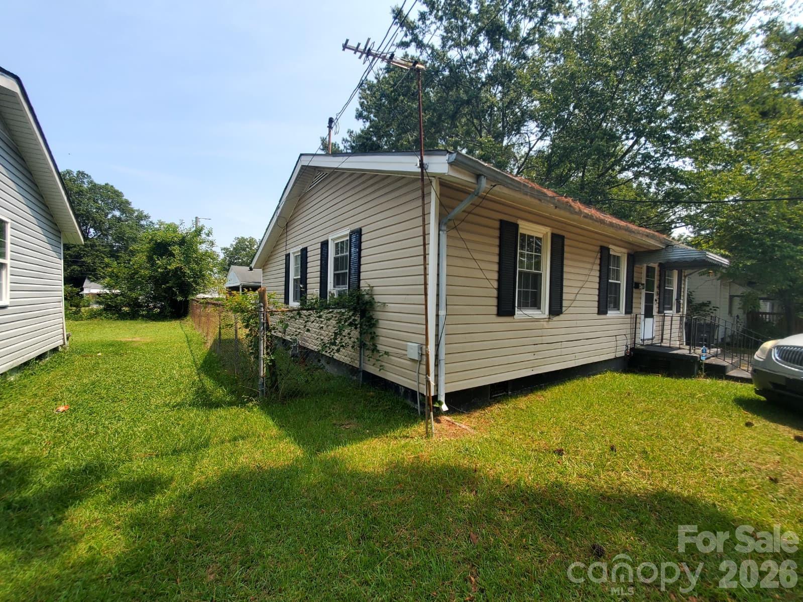 416 Henry Street Property Photo 37