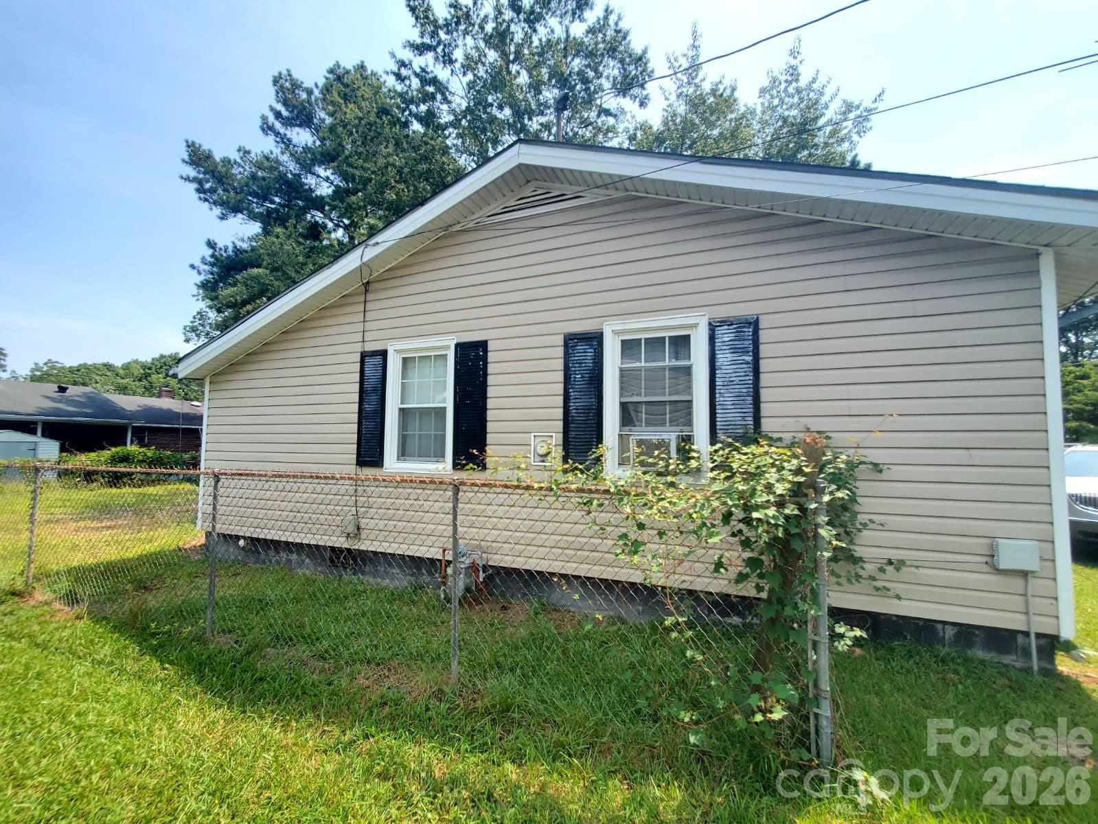 416 Henry Street Property Photo 38