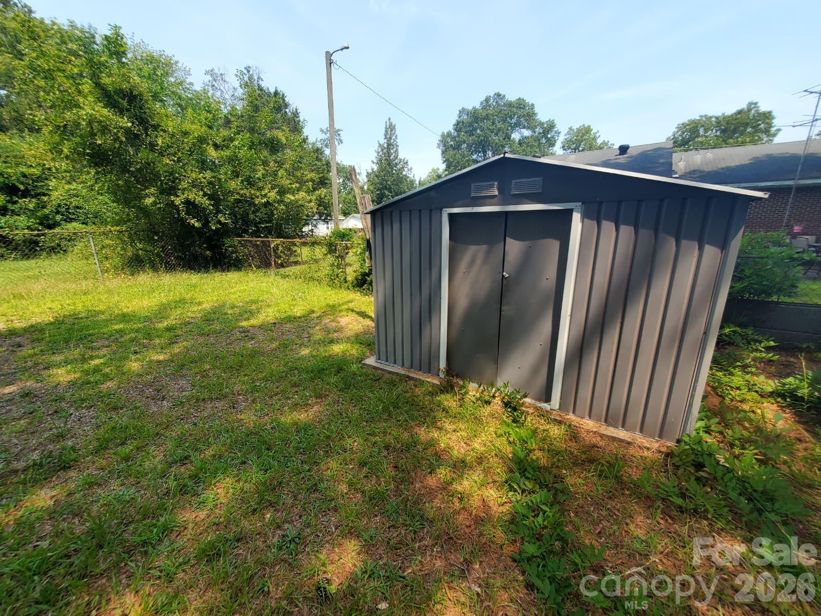 416 Henry Street Property Photo 41