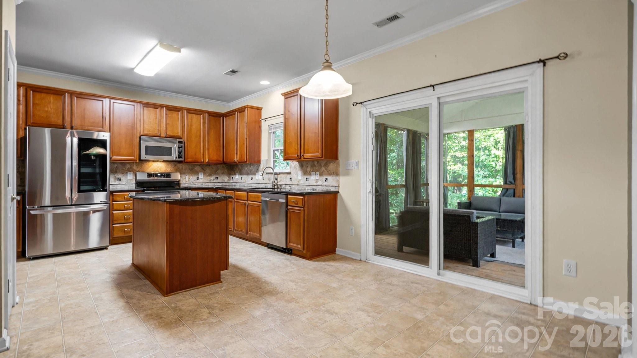 2429 Oakdale Creek Lane Property Photo 10