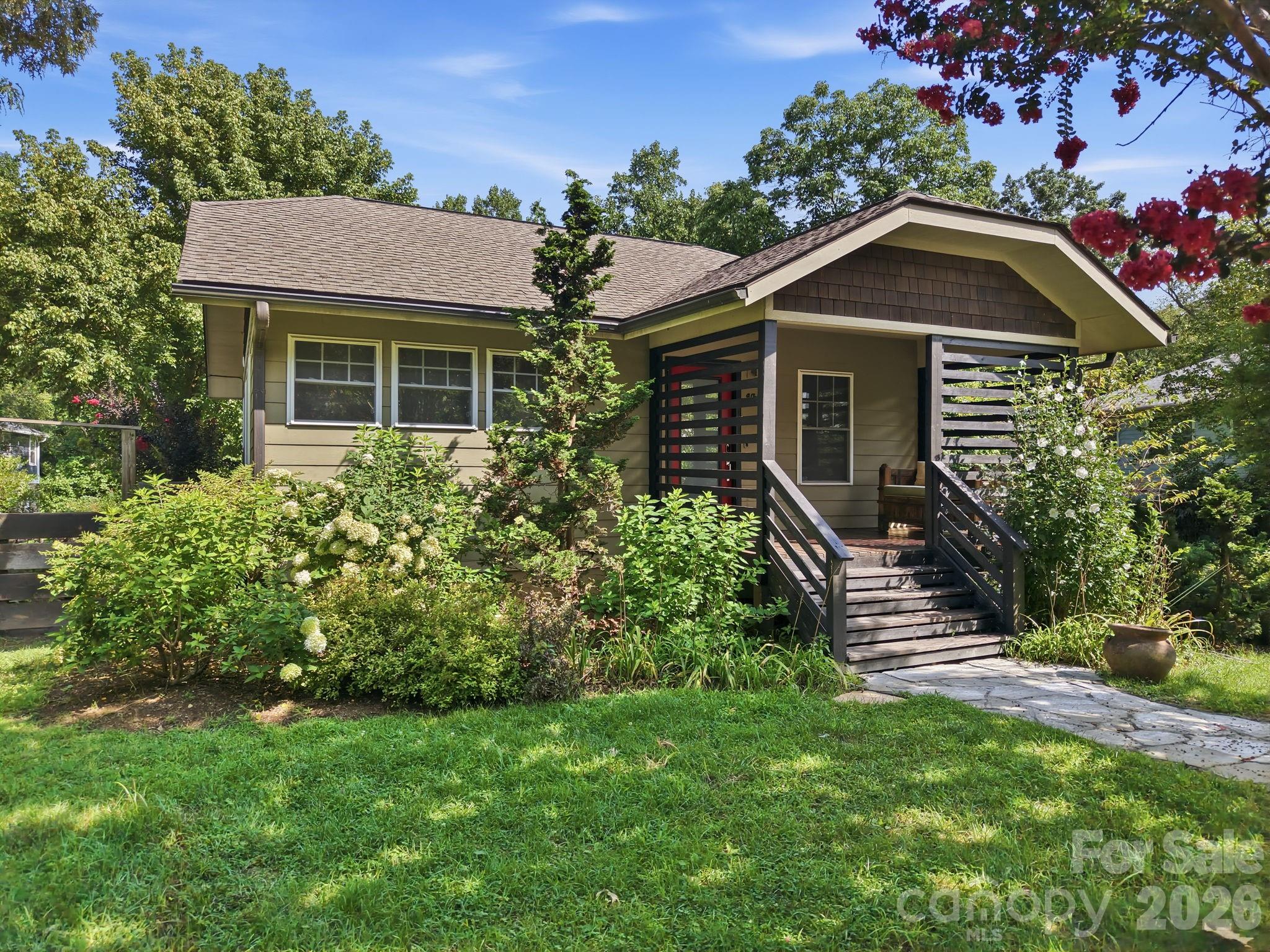 146 Courtland Avenue Property Photo 2