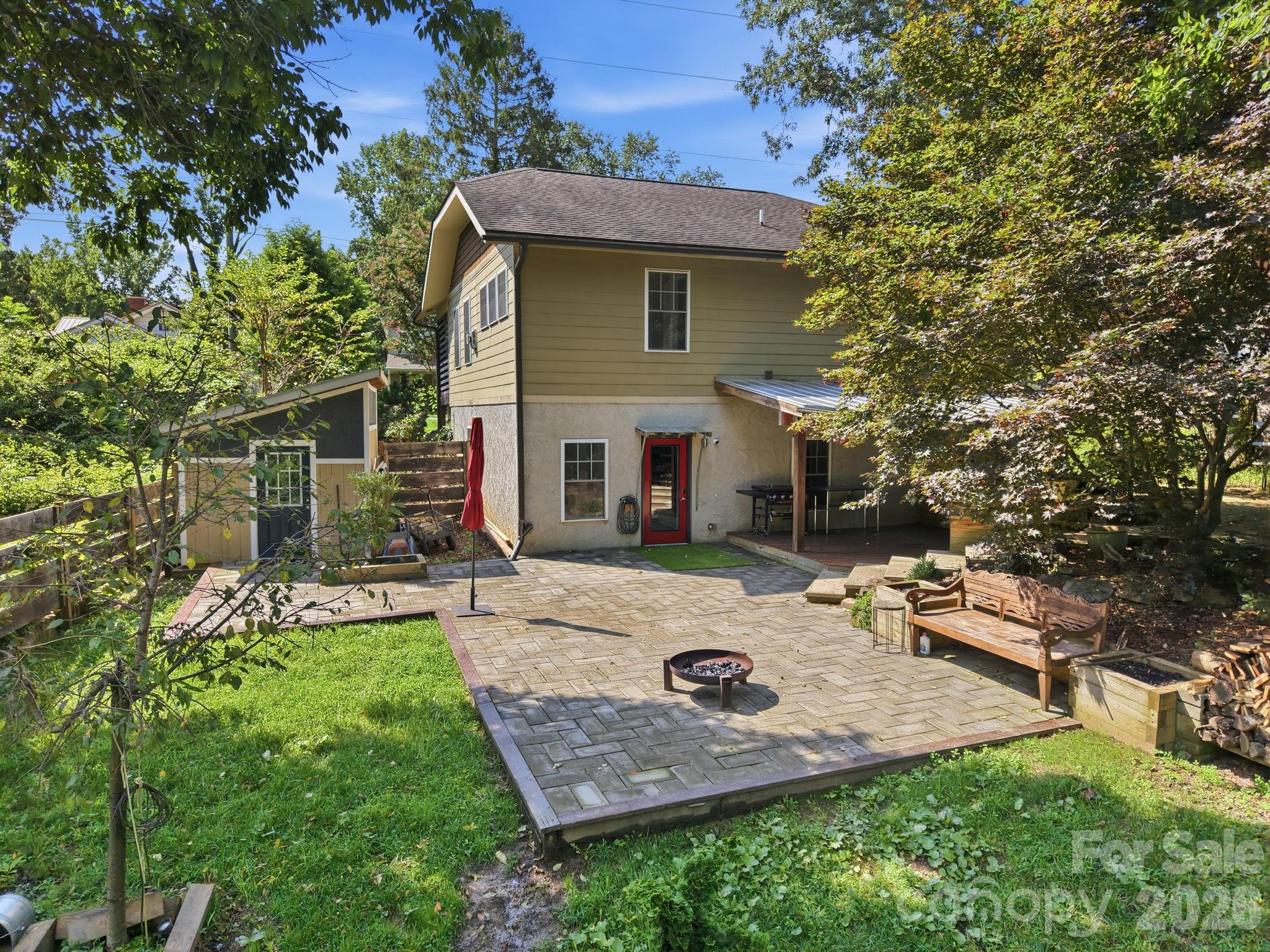 146 Courtland Avenue Property Photo 6