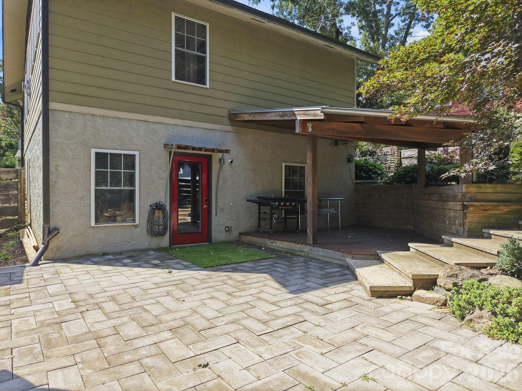 146 Courtland Avenue Property Photo 10