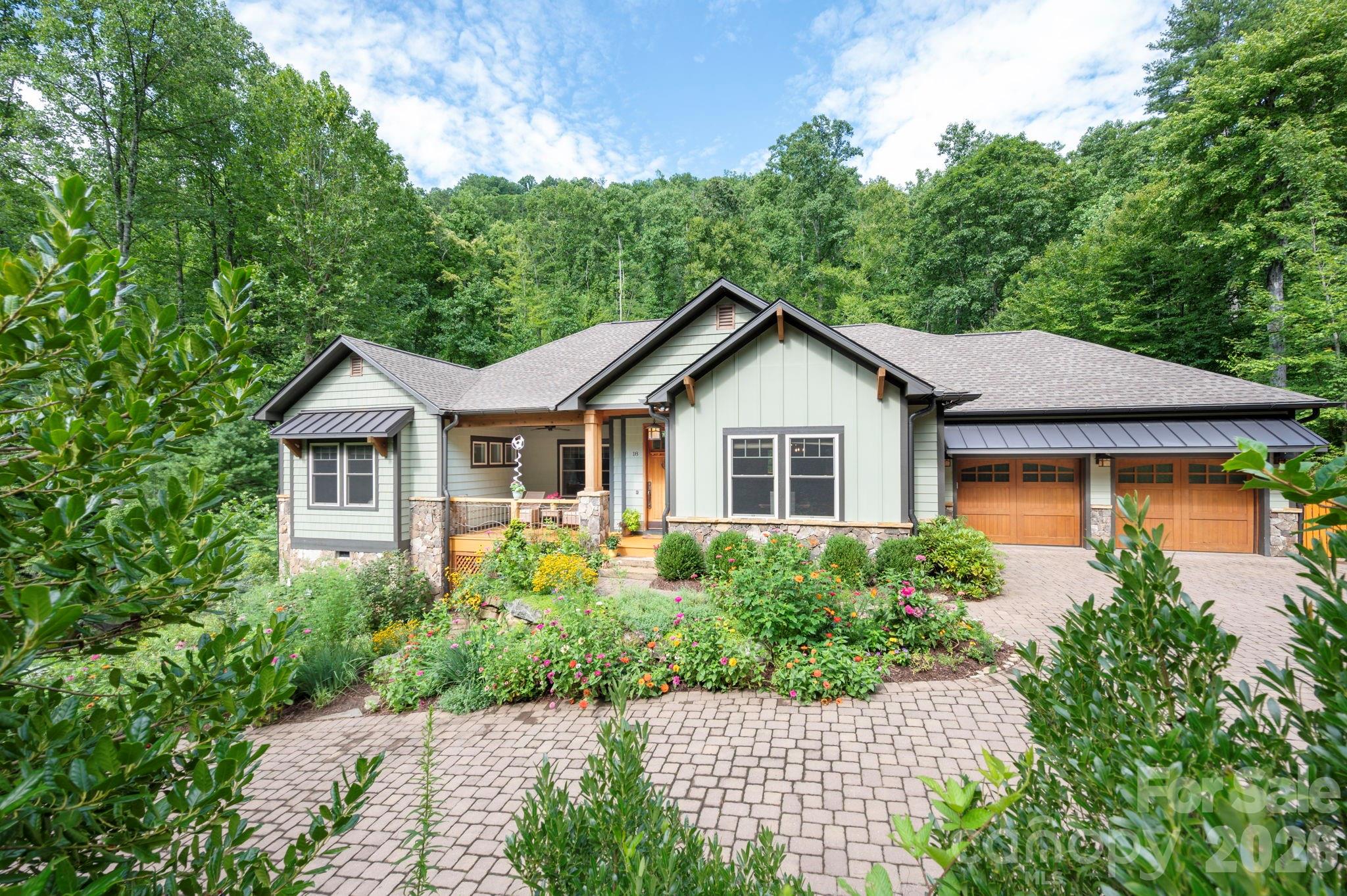 18 Hawks Pointe Lane Property Photo 3