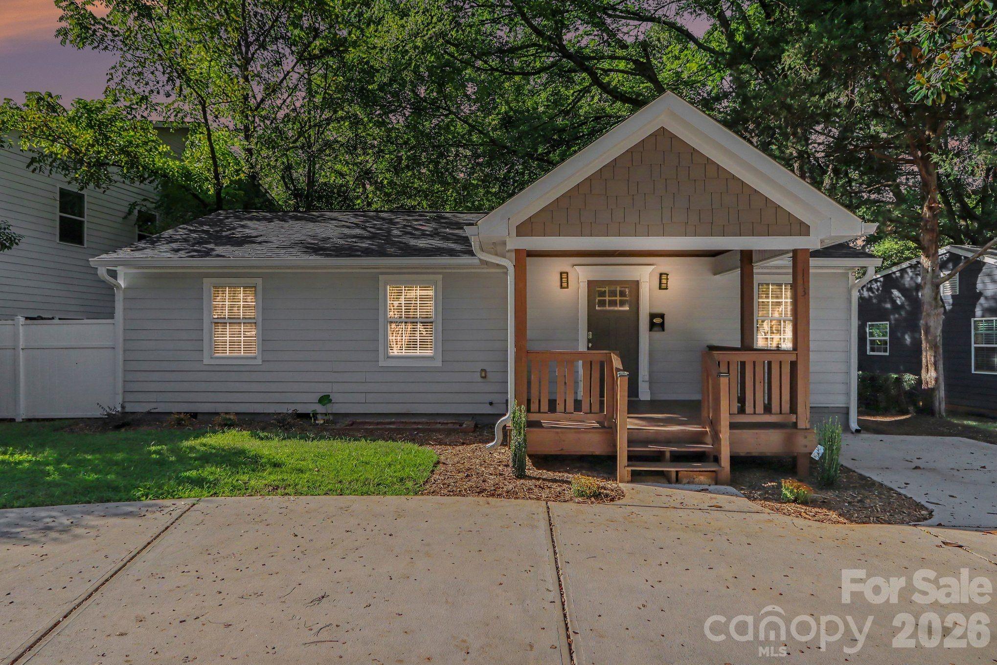 113 N Smallwood Place Property Photo 1