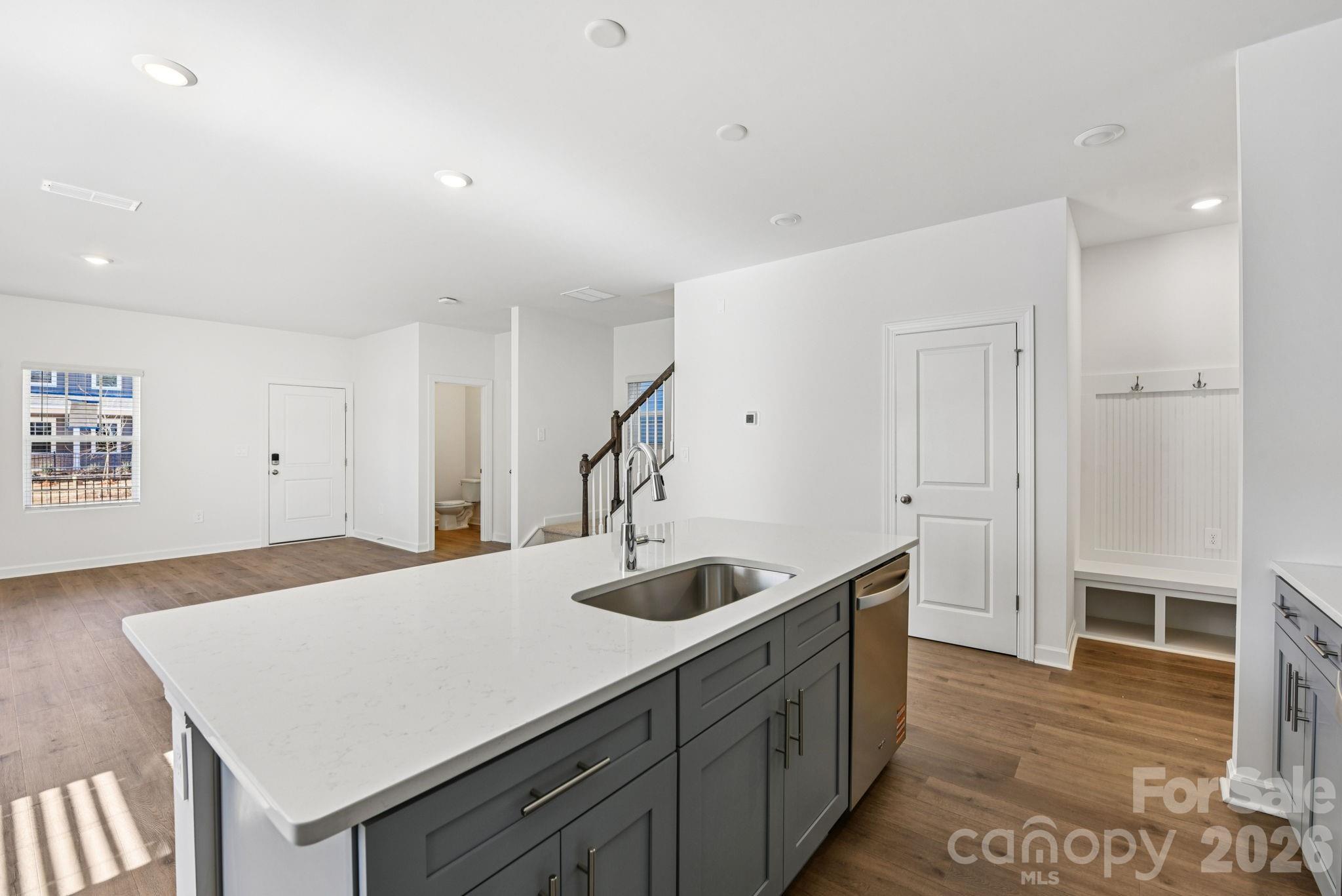7275 Yardley Street Property Photo 4