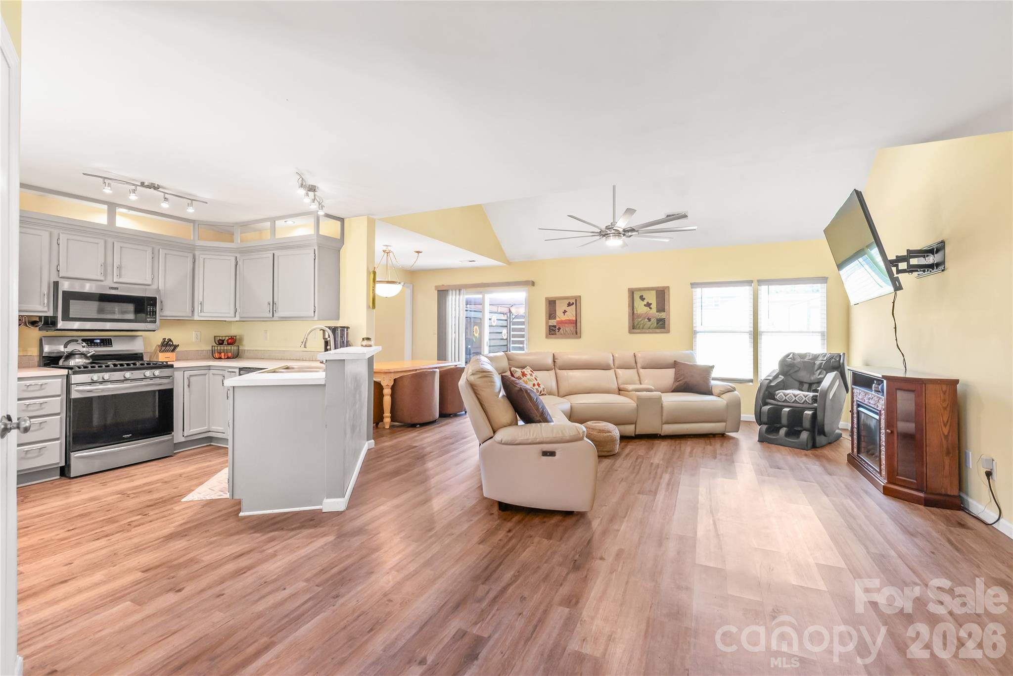 2241 Indian Cross Trail Property Photo 6