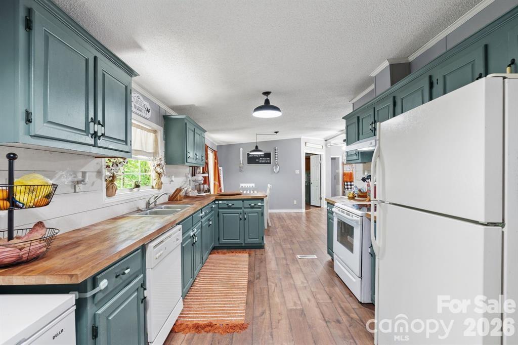 122 Fallswood Court Property Photo 15