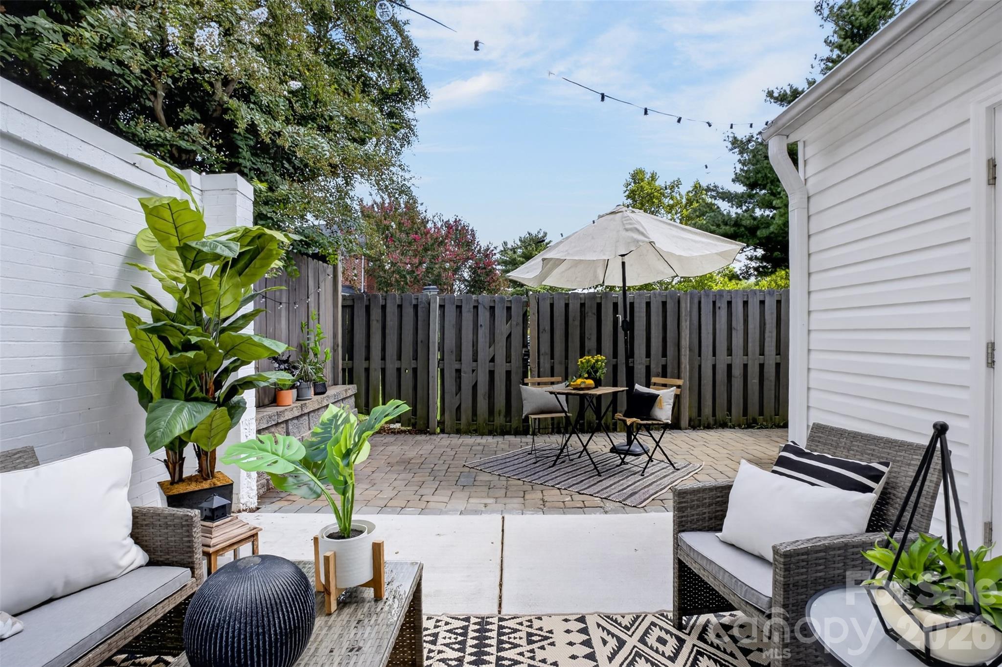 8093 Regent Park Lane Property Photo 1