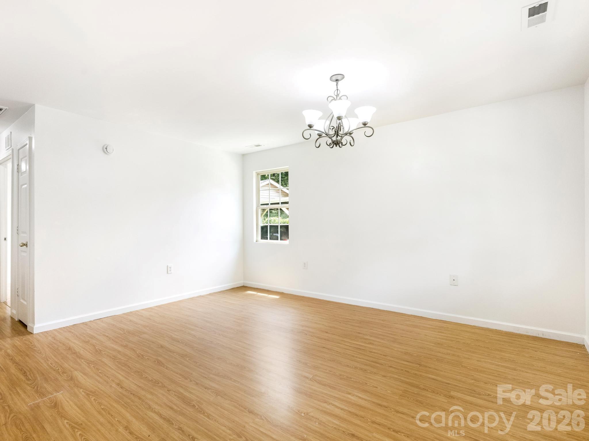 118 Leonard Street 25 Property Photo 5