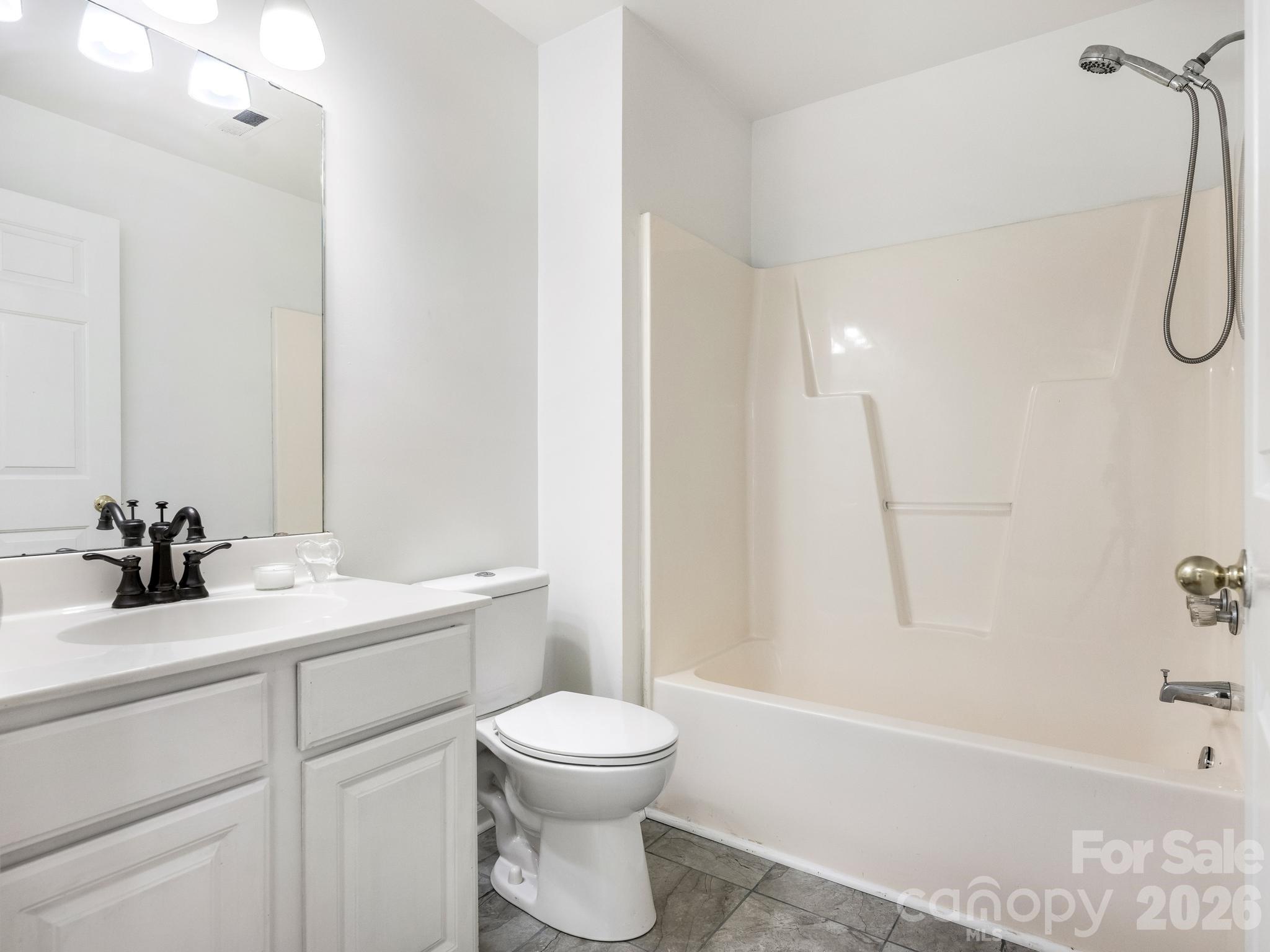 118 Leonard Street 25 Property Photo 10