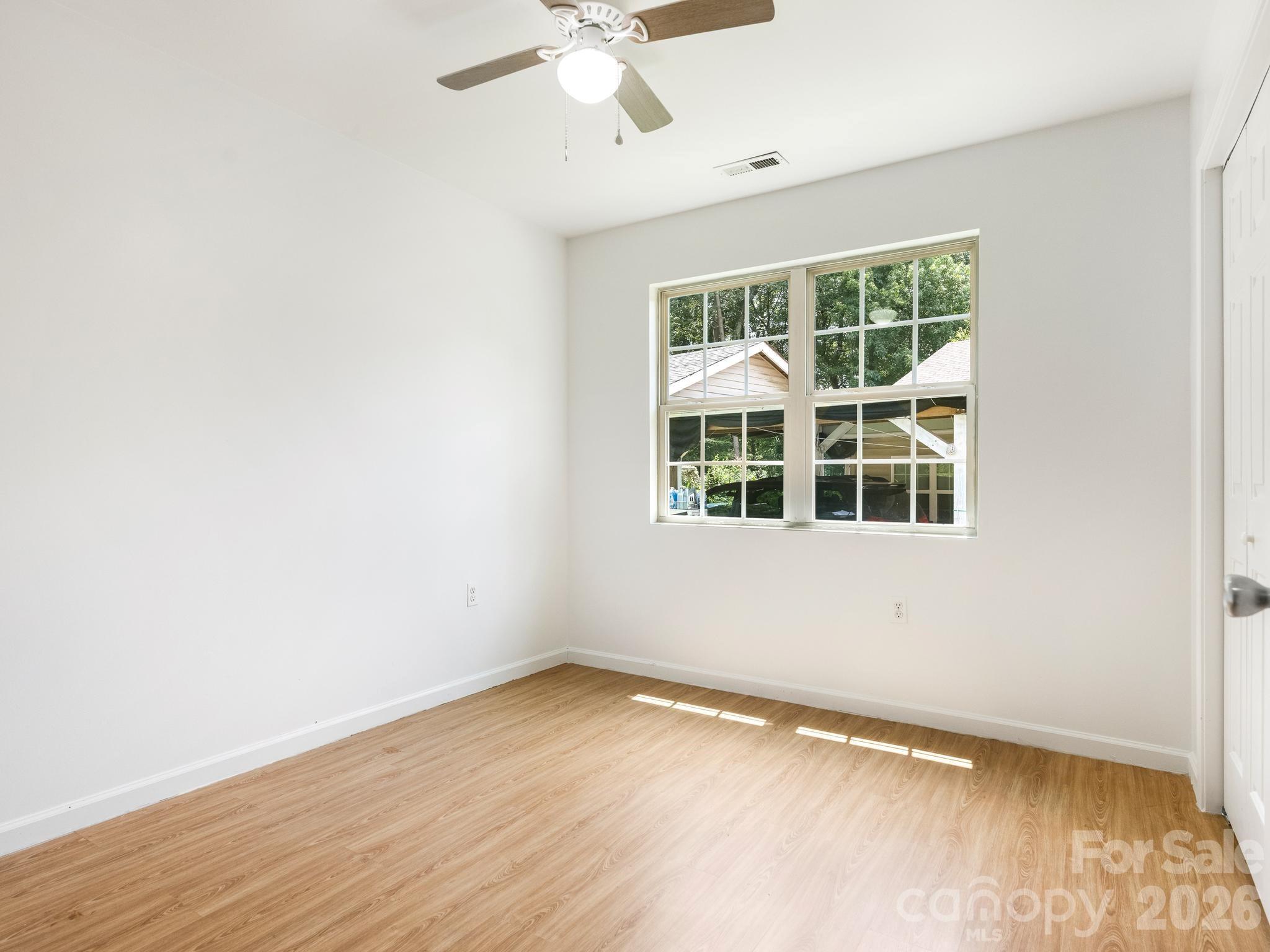 118 Leonard Street 25 Property Photo 11