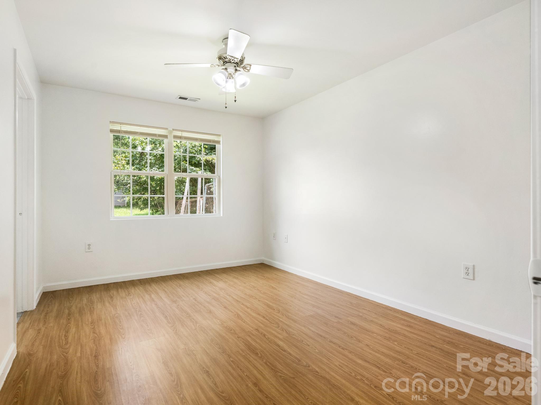 118 Leonard Street 25 Property Photo 13
