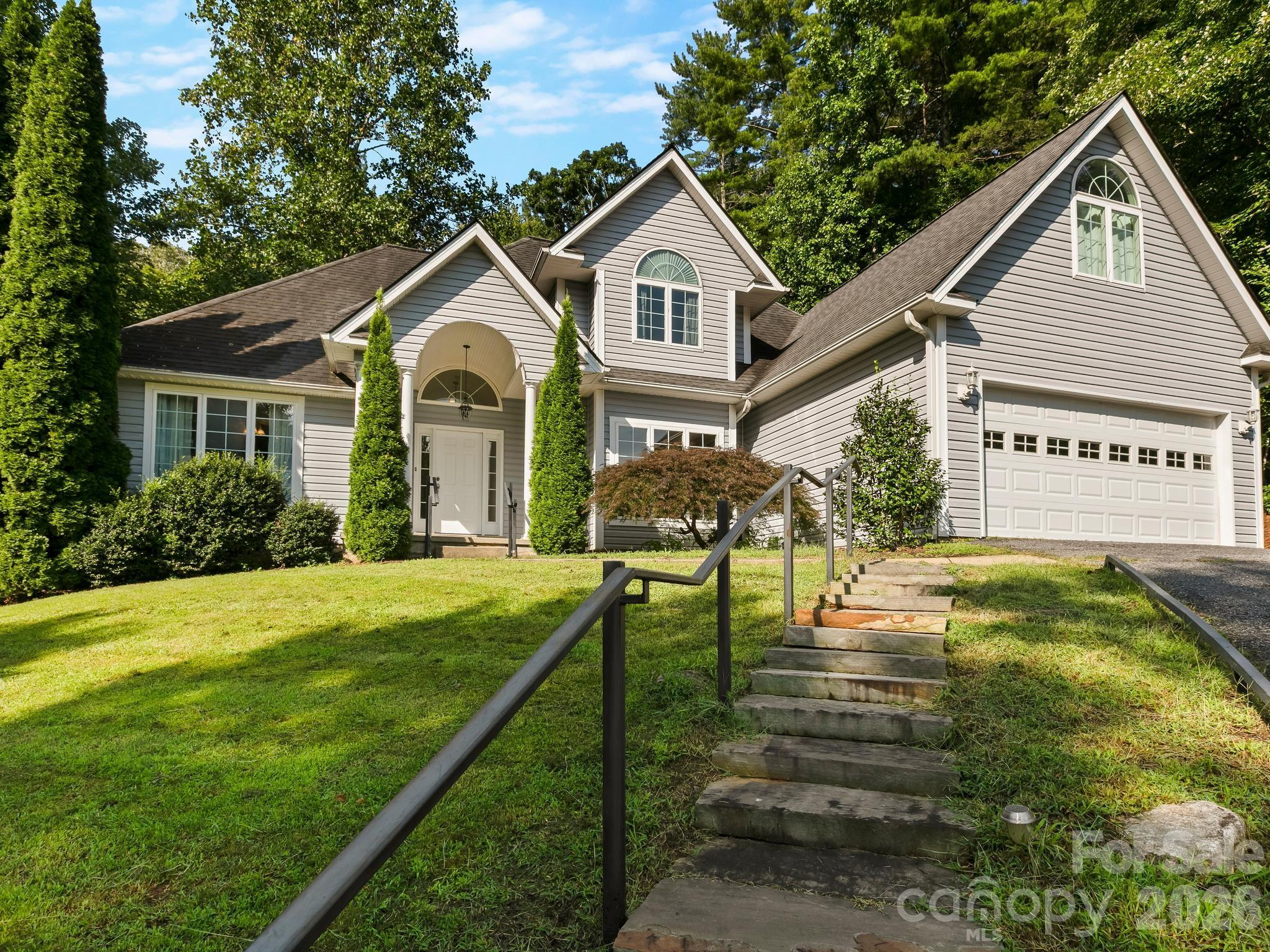 306 Golden Hawk Trail Property Photo 2
