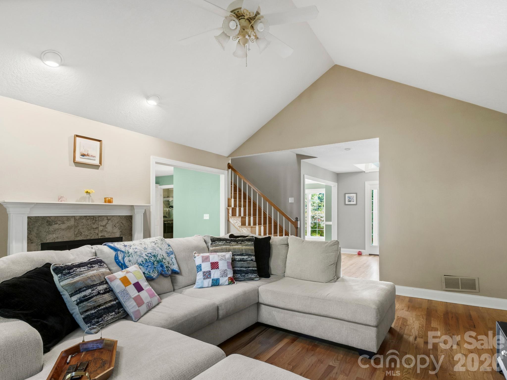 306 Golden Hawk Trail Property Photo 8