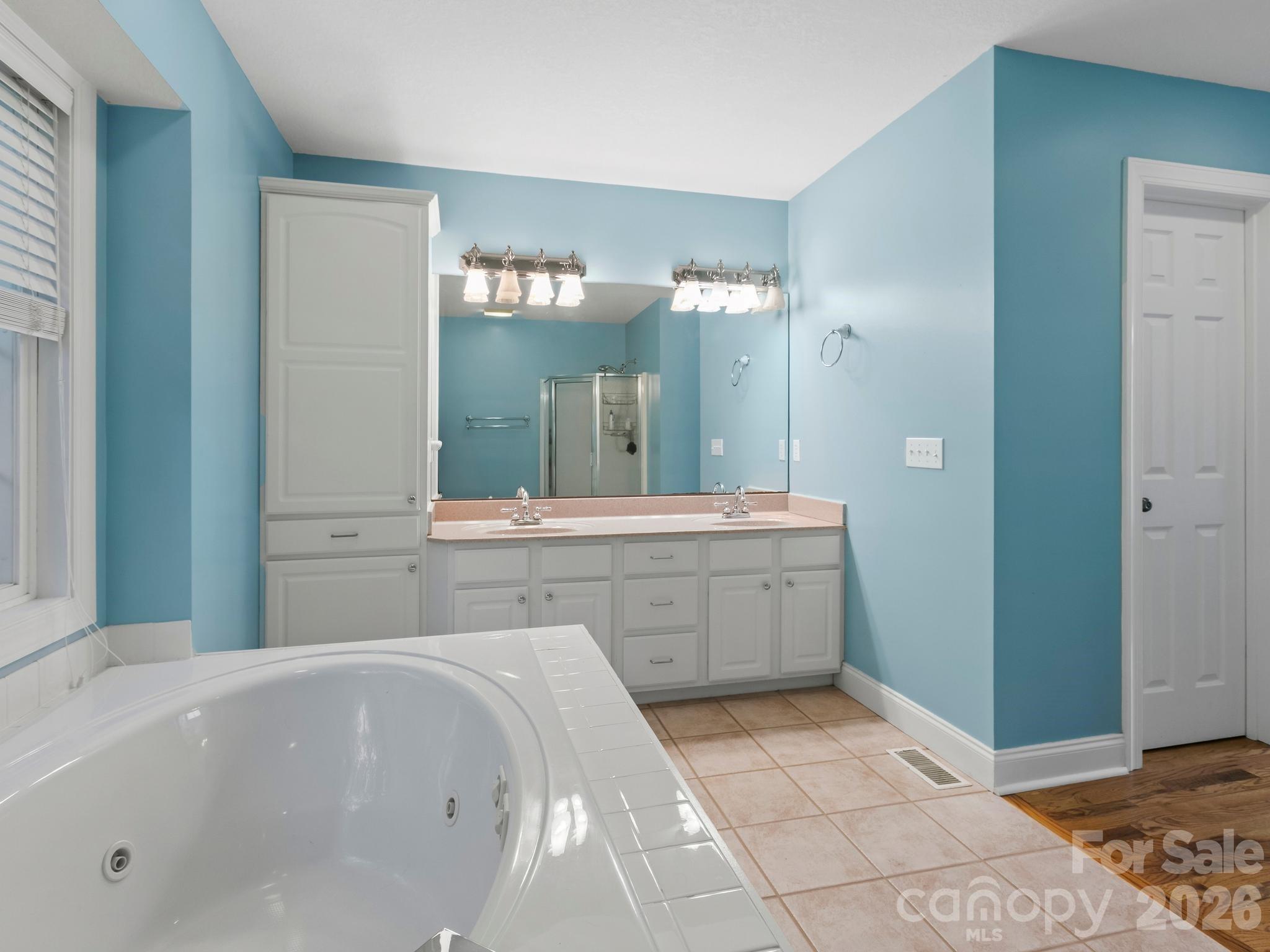 306 Golden Hawk Trail Property Photo 20
