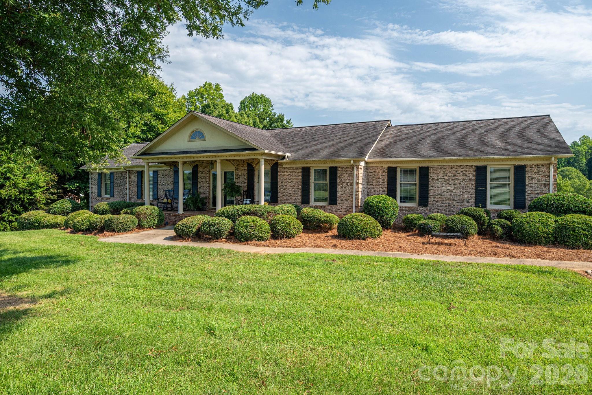 1000 Country Club Drive Property Photo 2