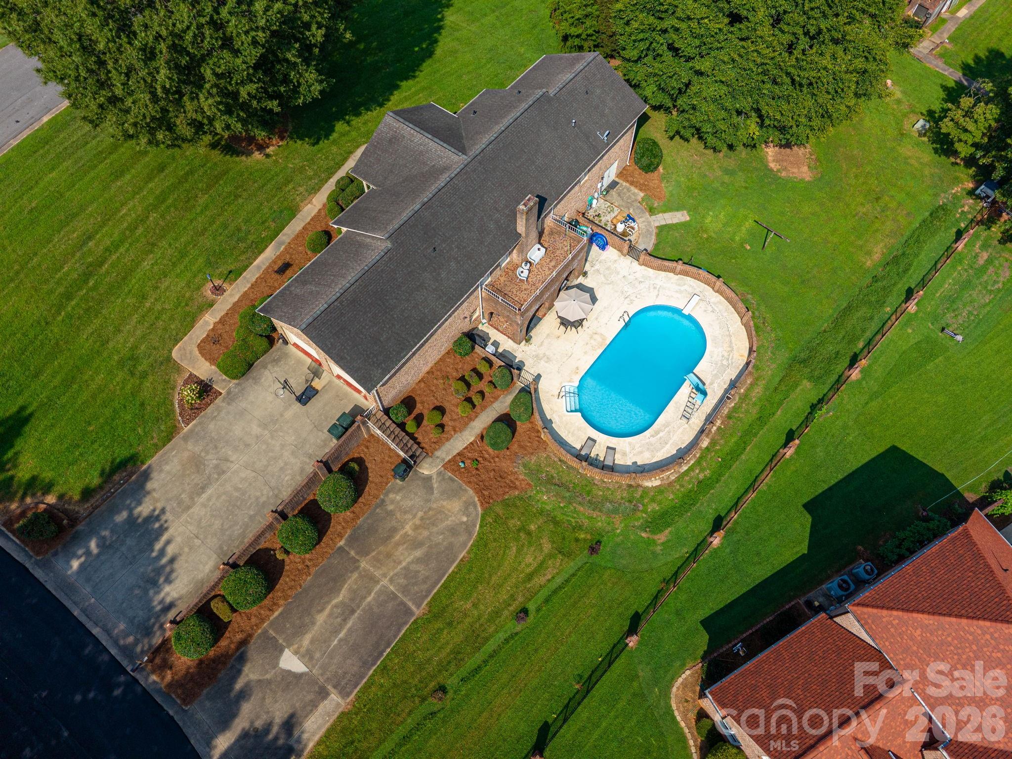 1000 Country Club Drive Property Photo 5