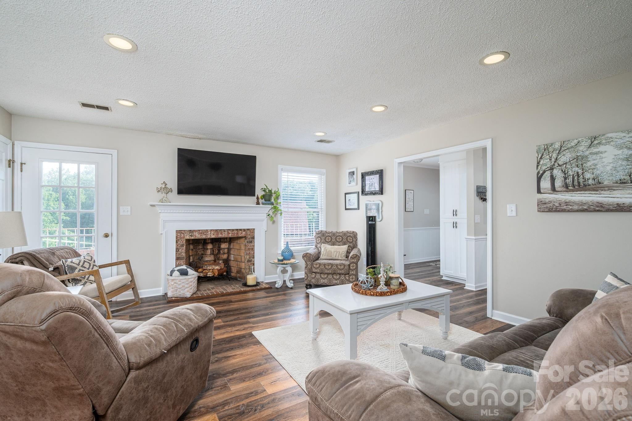 1000 Country Club Drive Property Photo 6