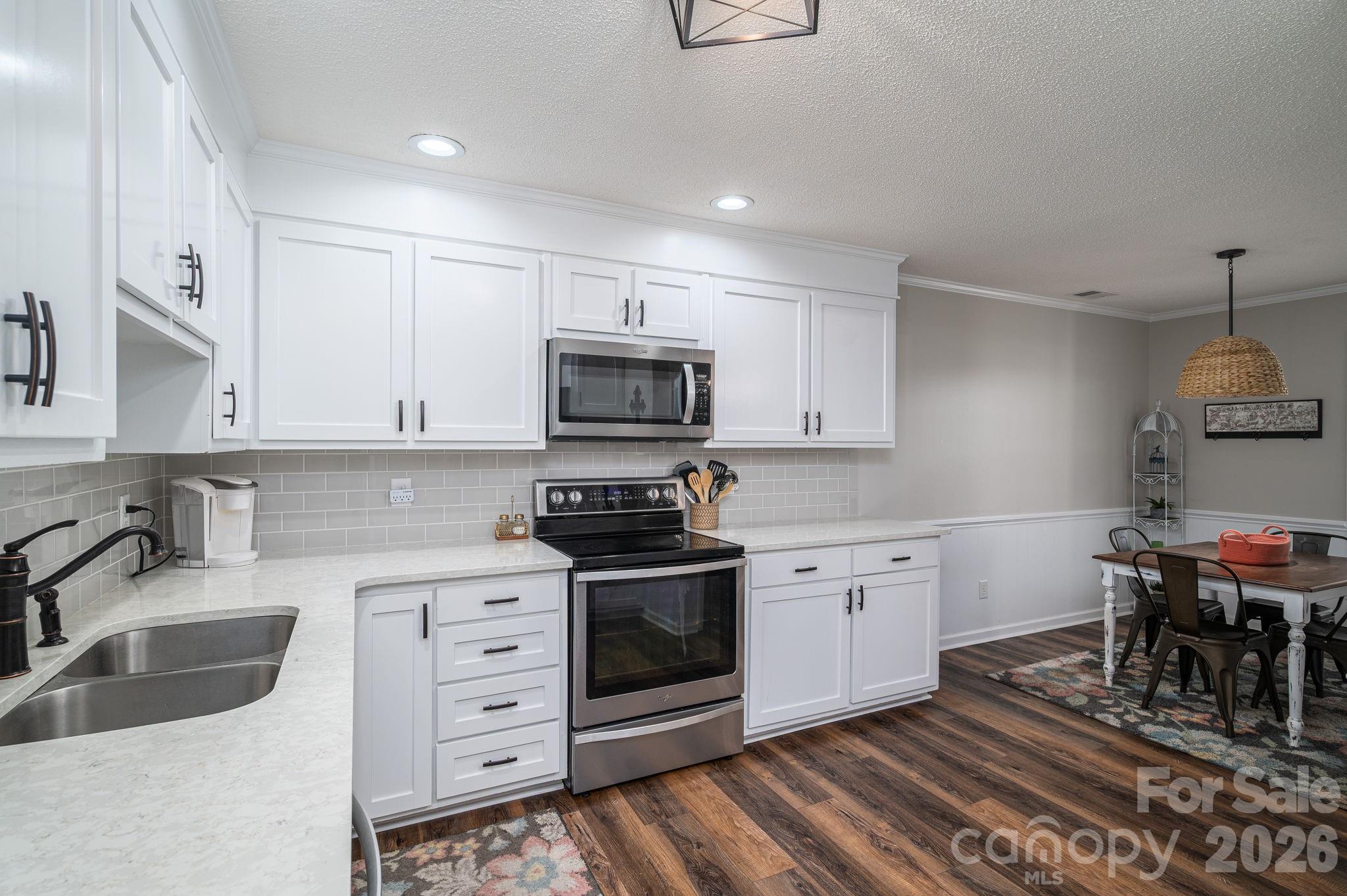 1000 Country Club Drive Property Photo 9