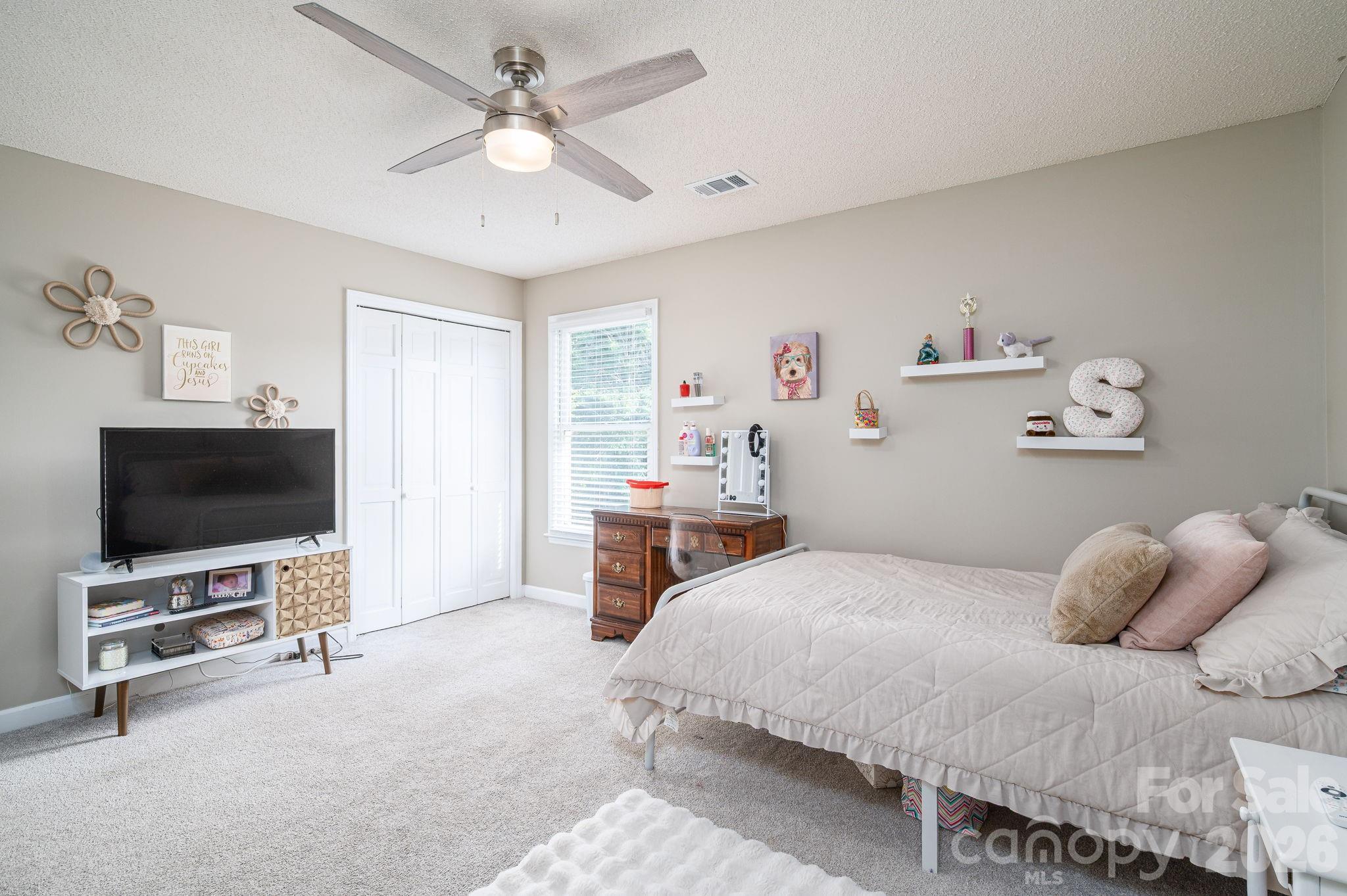 1000 Country Club Drive Property Photo 10
