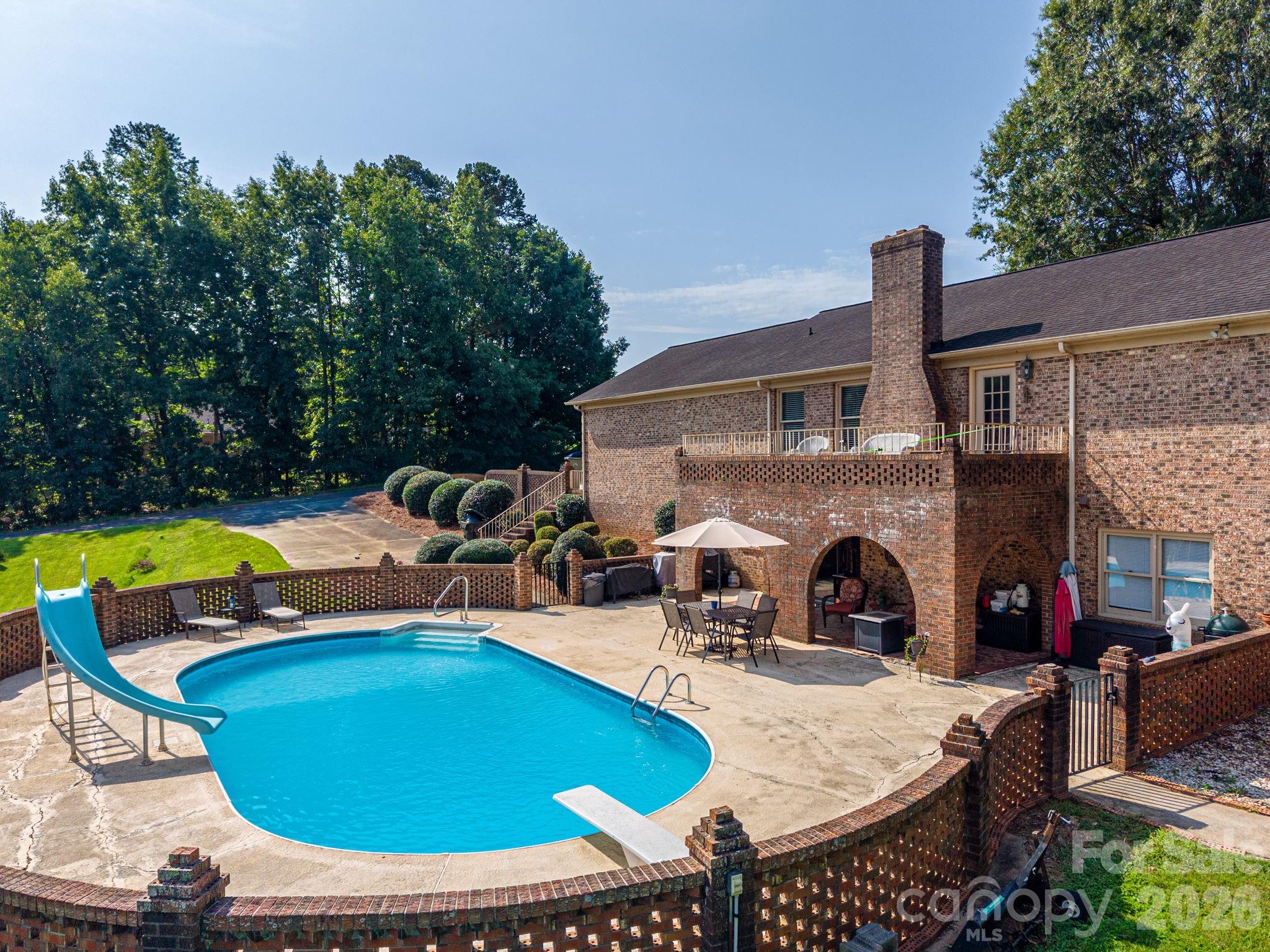 1000 Country Club Drive Property Photo 12