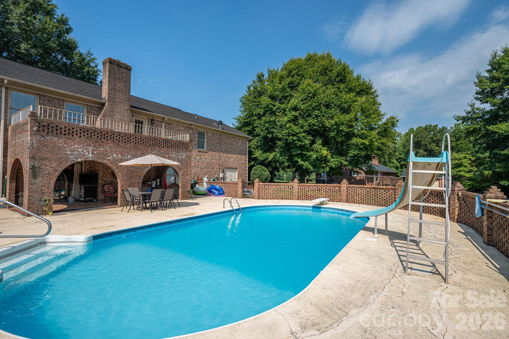 1000 Country Club Drive Property Photo 14