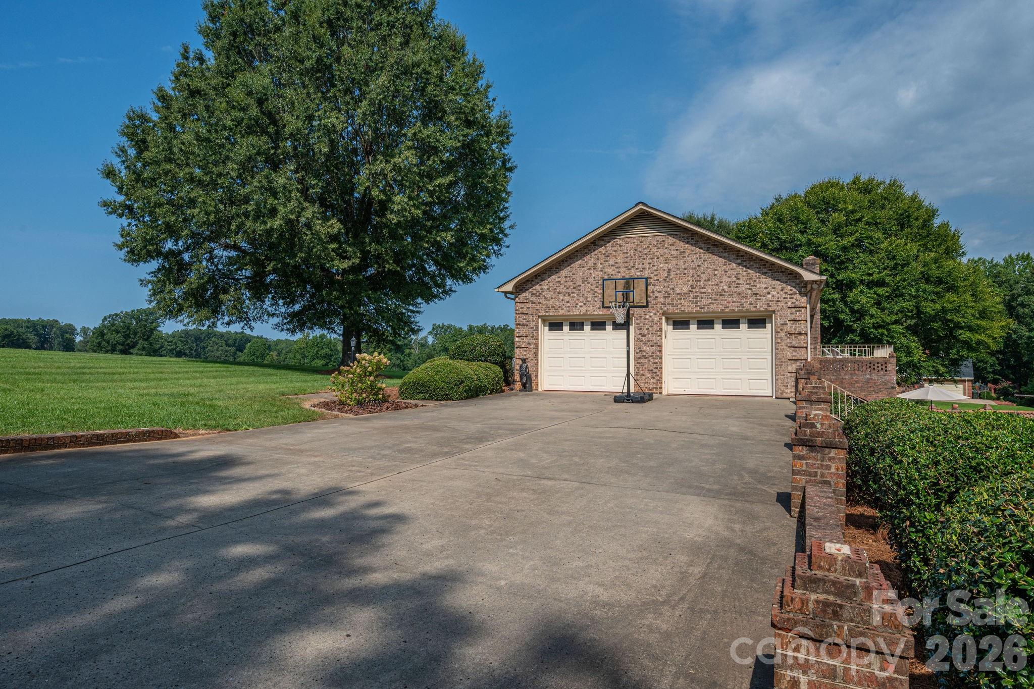 1000 Country Club Drive Property Photo 17
