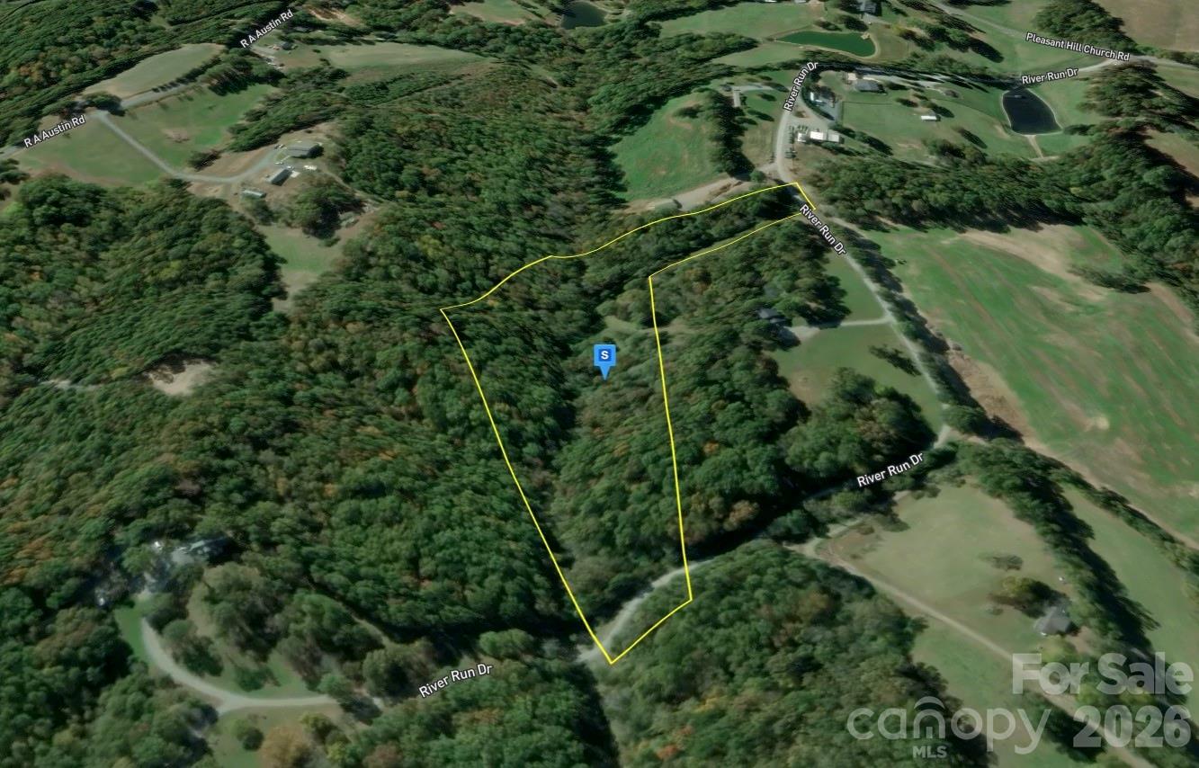 6000 River Run Drive Property Photo 2