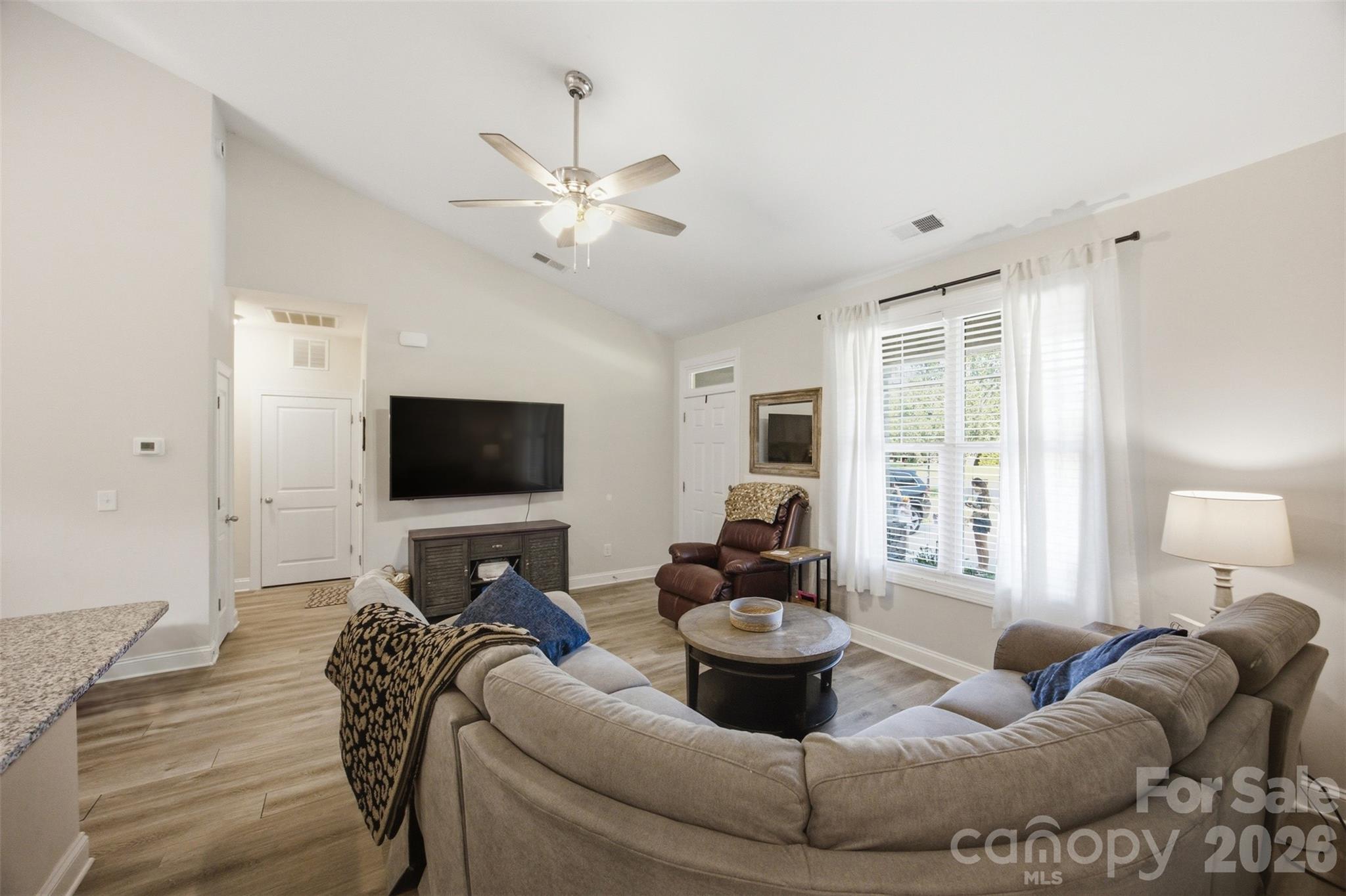3177 Yosemite Drive Property Photo 5