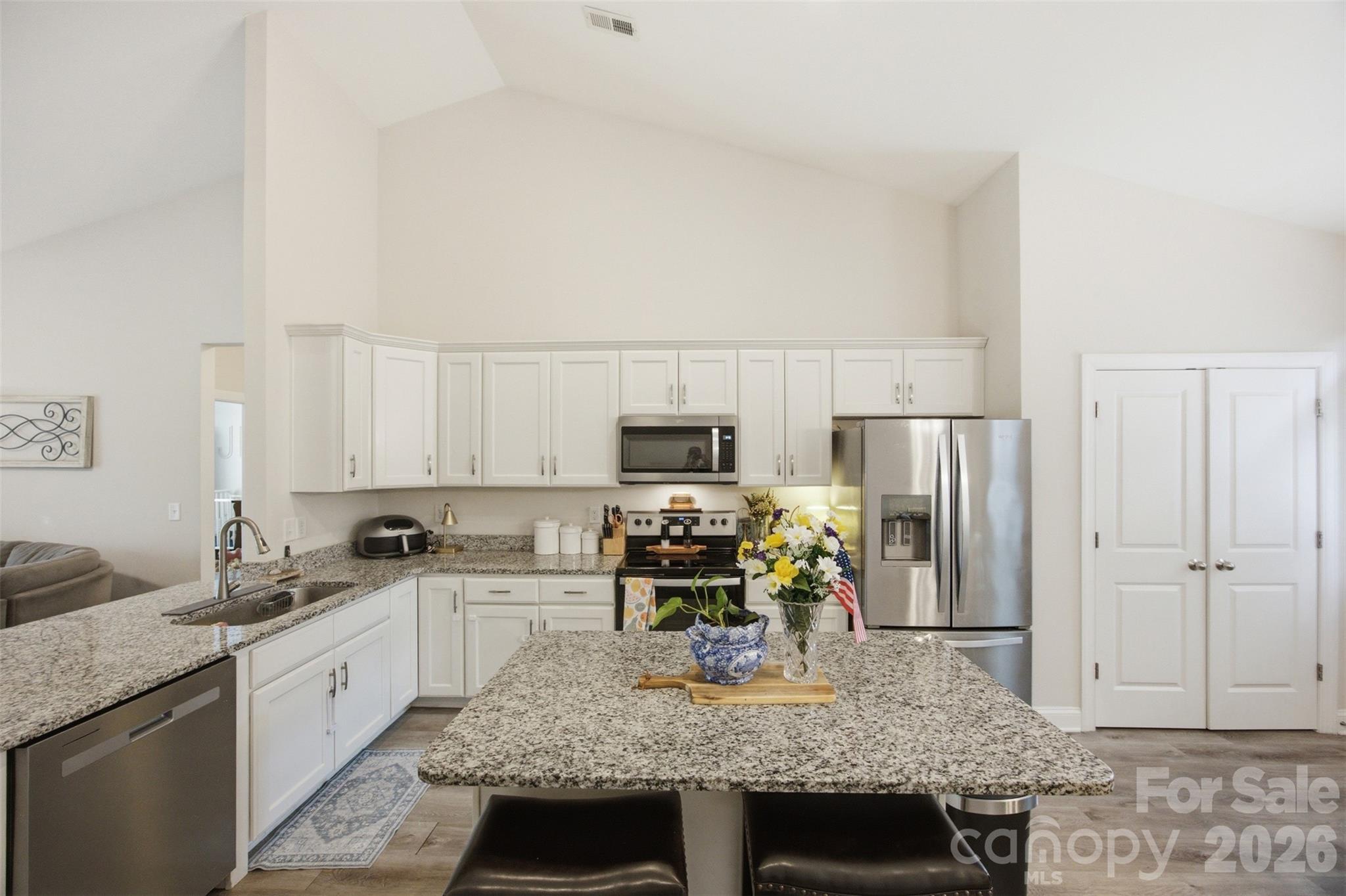 3177 Yosemite Drive Property Photo 7