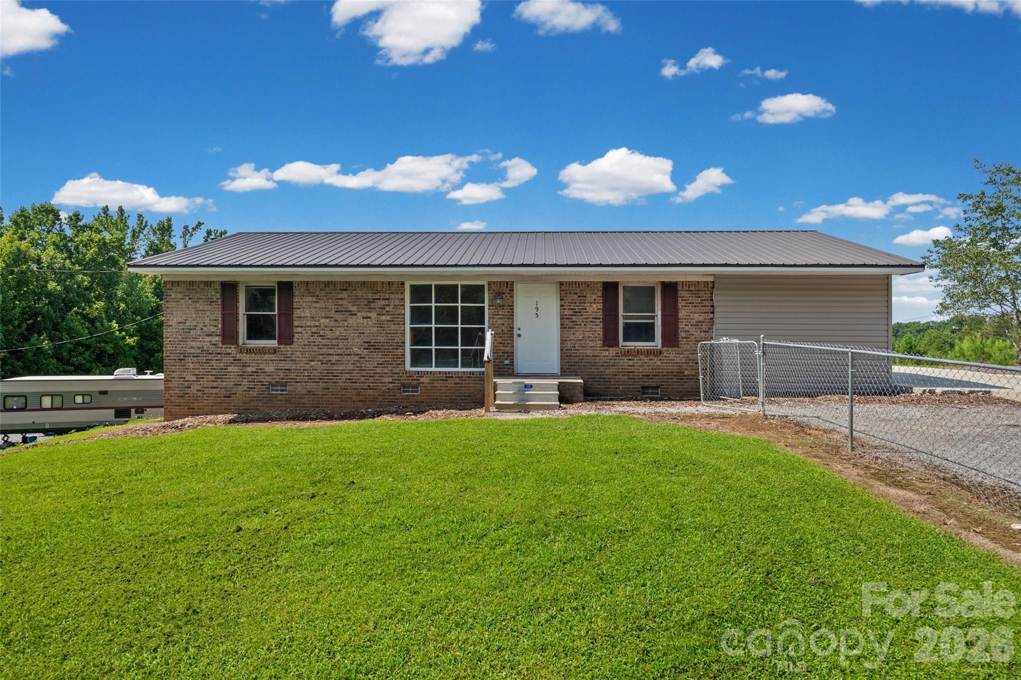 195 Moda Road Property Photo 1