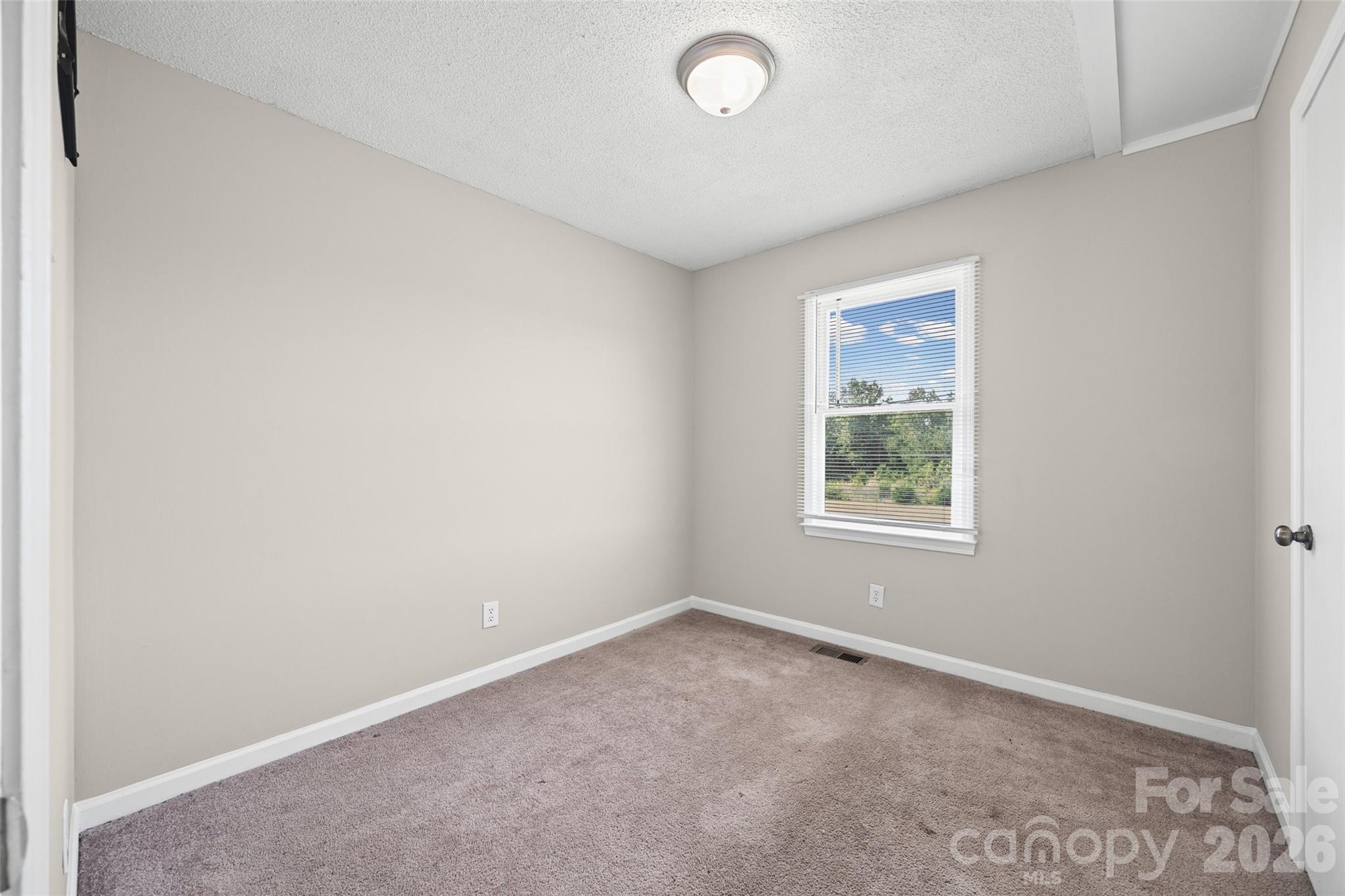 195 Moda Road Property Photo 11