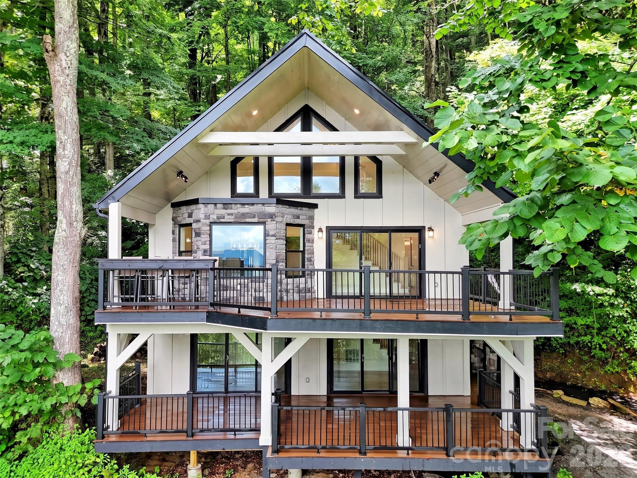 1551 Apple Creek Road Property Photo 1