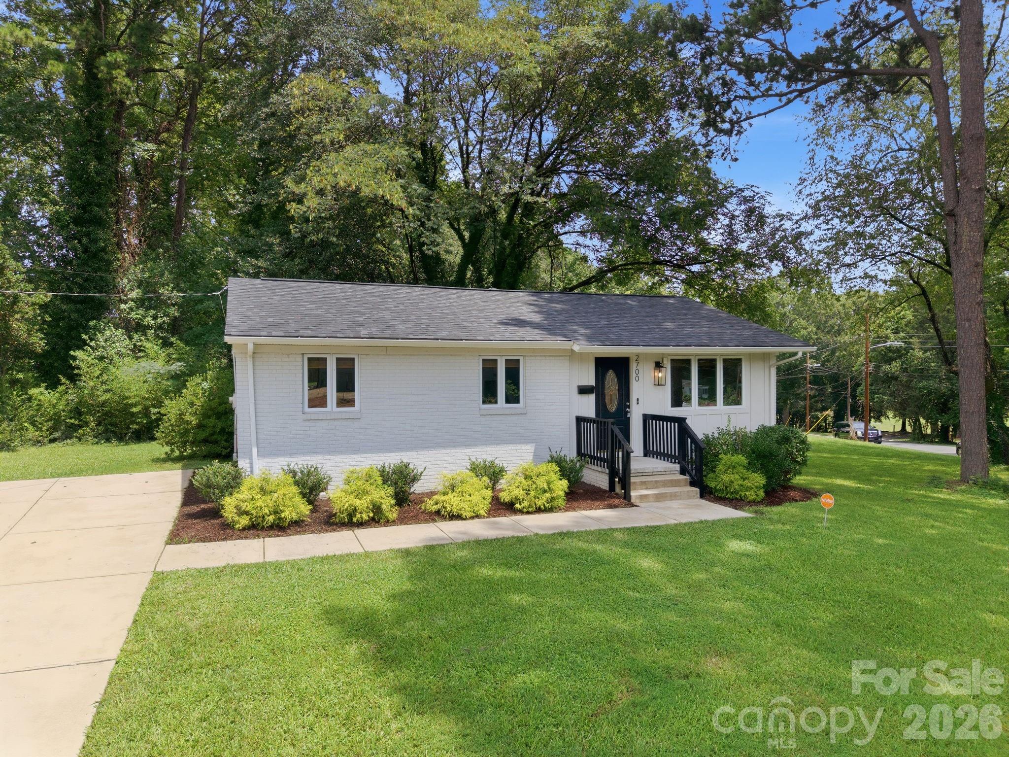 2700 Ravencroft Drive Property Photo 1