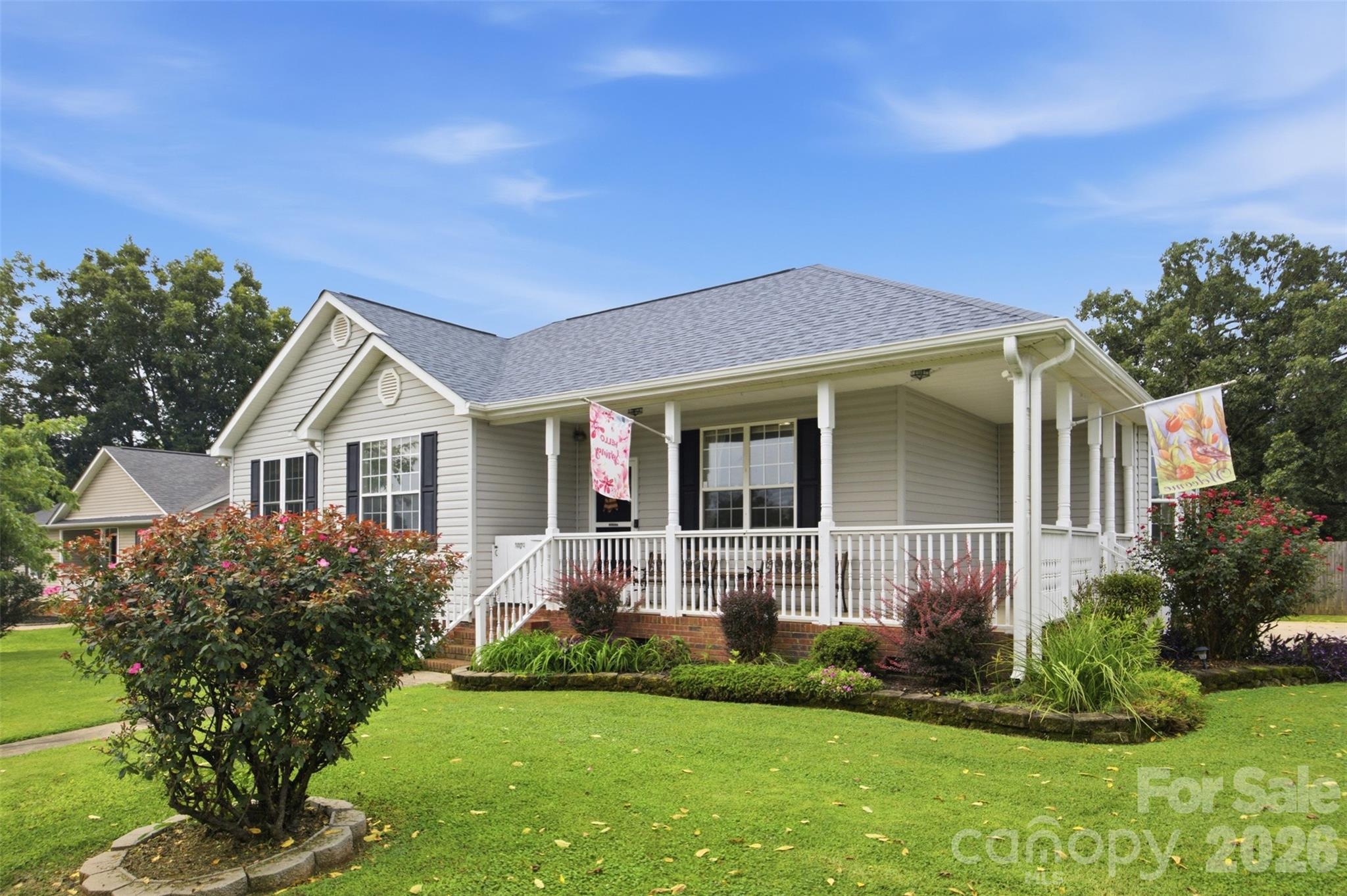 400 Brookhollow Drive Property Photo 3