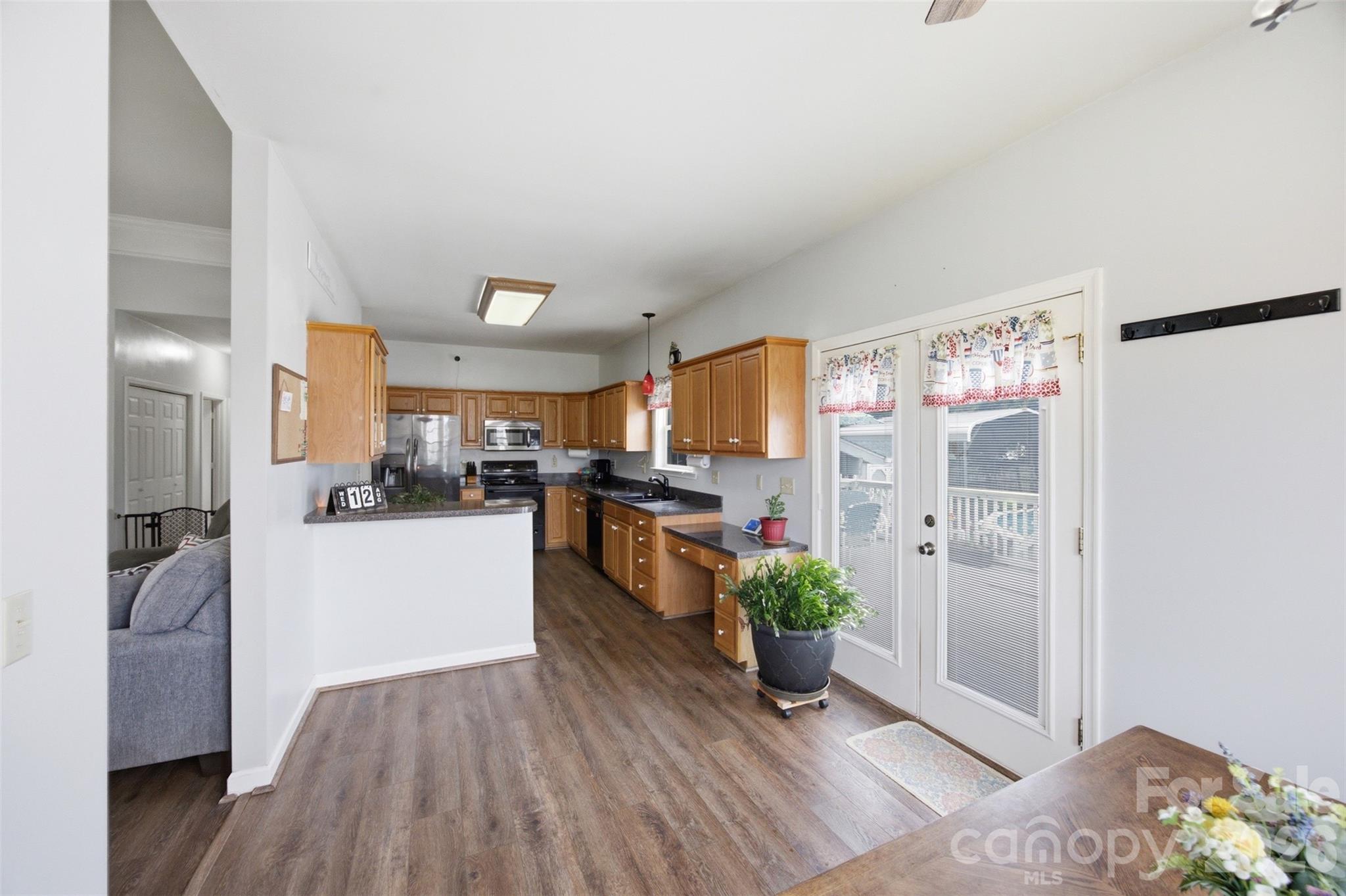 400 Brookhollow Drive Property Photo 19