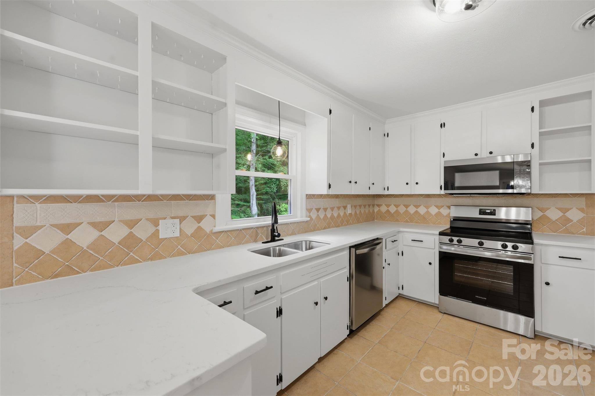 401 S East End Avenue Property Photo 13