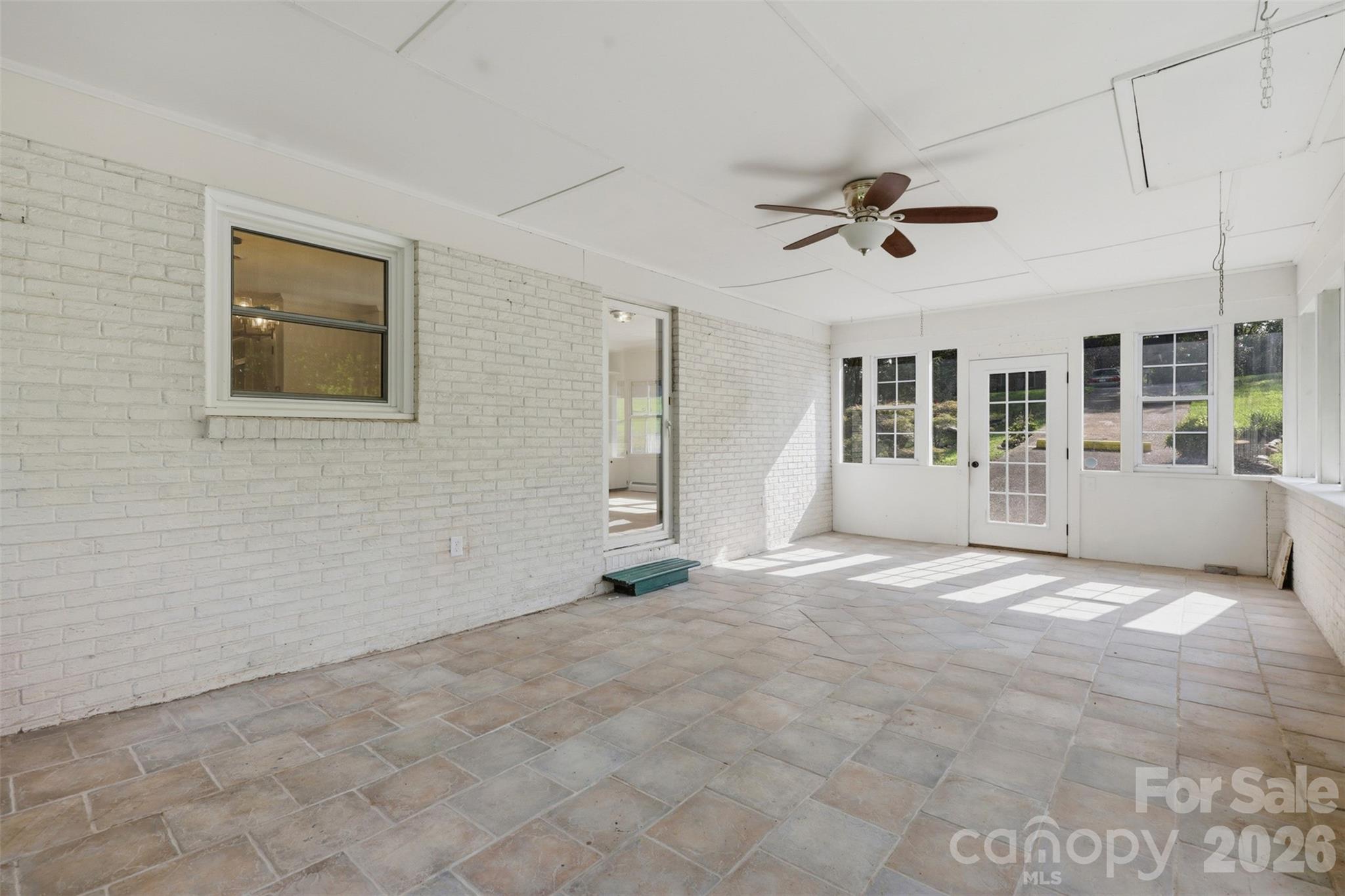 401 S East End Avenue Property Photo 23