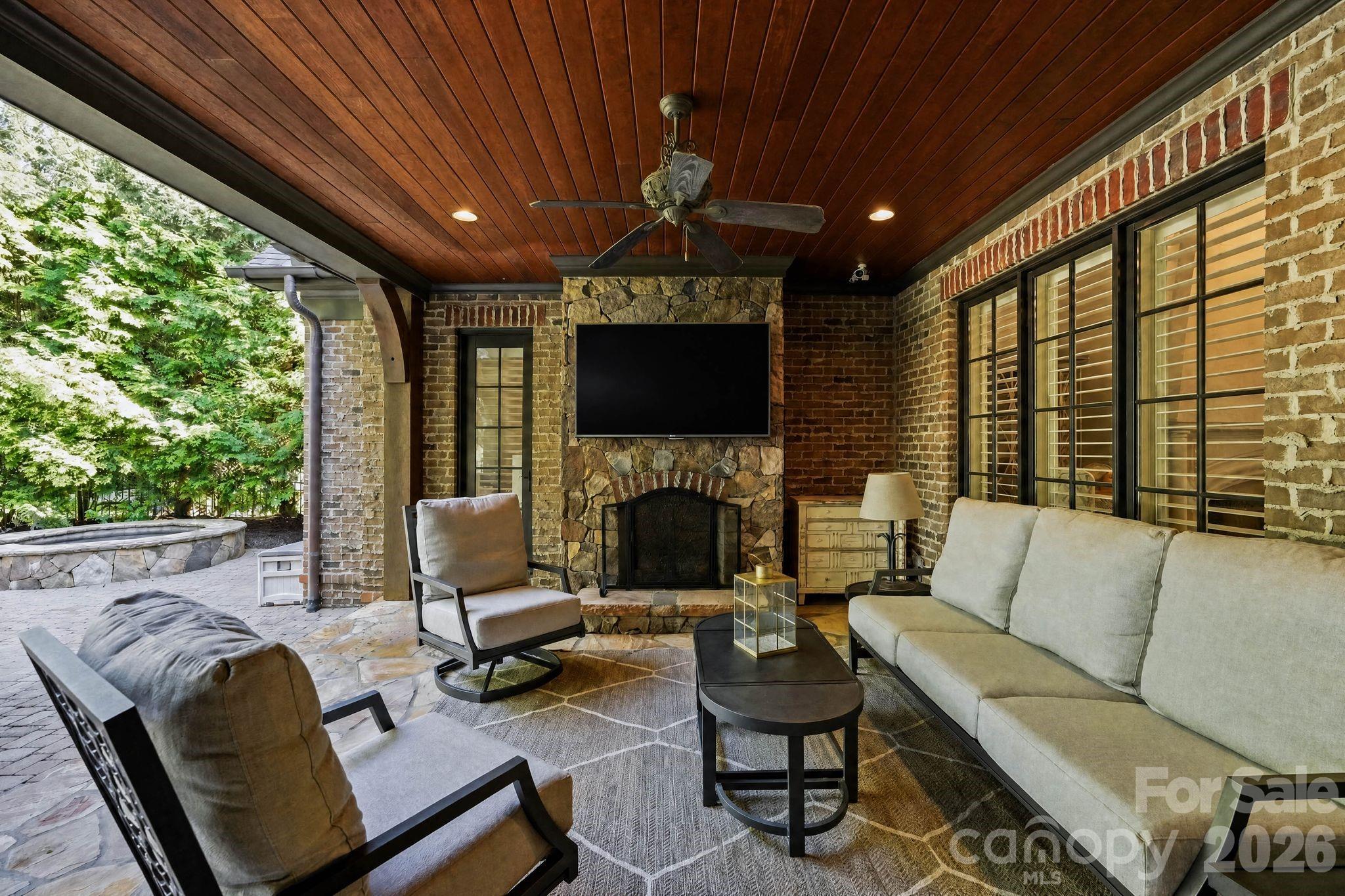 7924 Skye Lochs Drive Property Photo 4