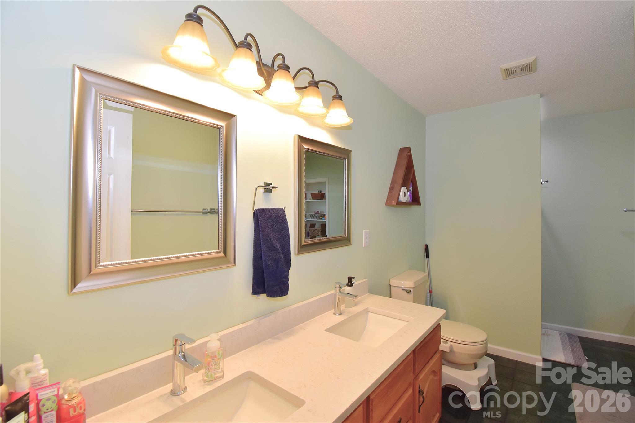 36 Cardinal Lane Property Photo 14