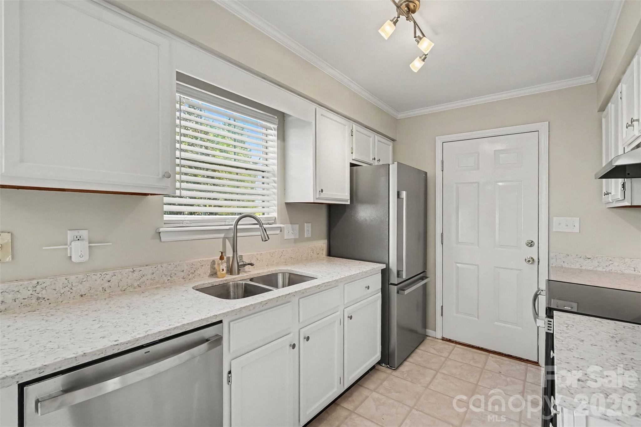 8512 Indian Summer Trail Property Photo 9