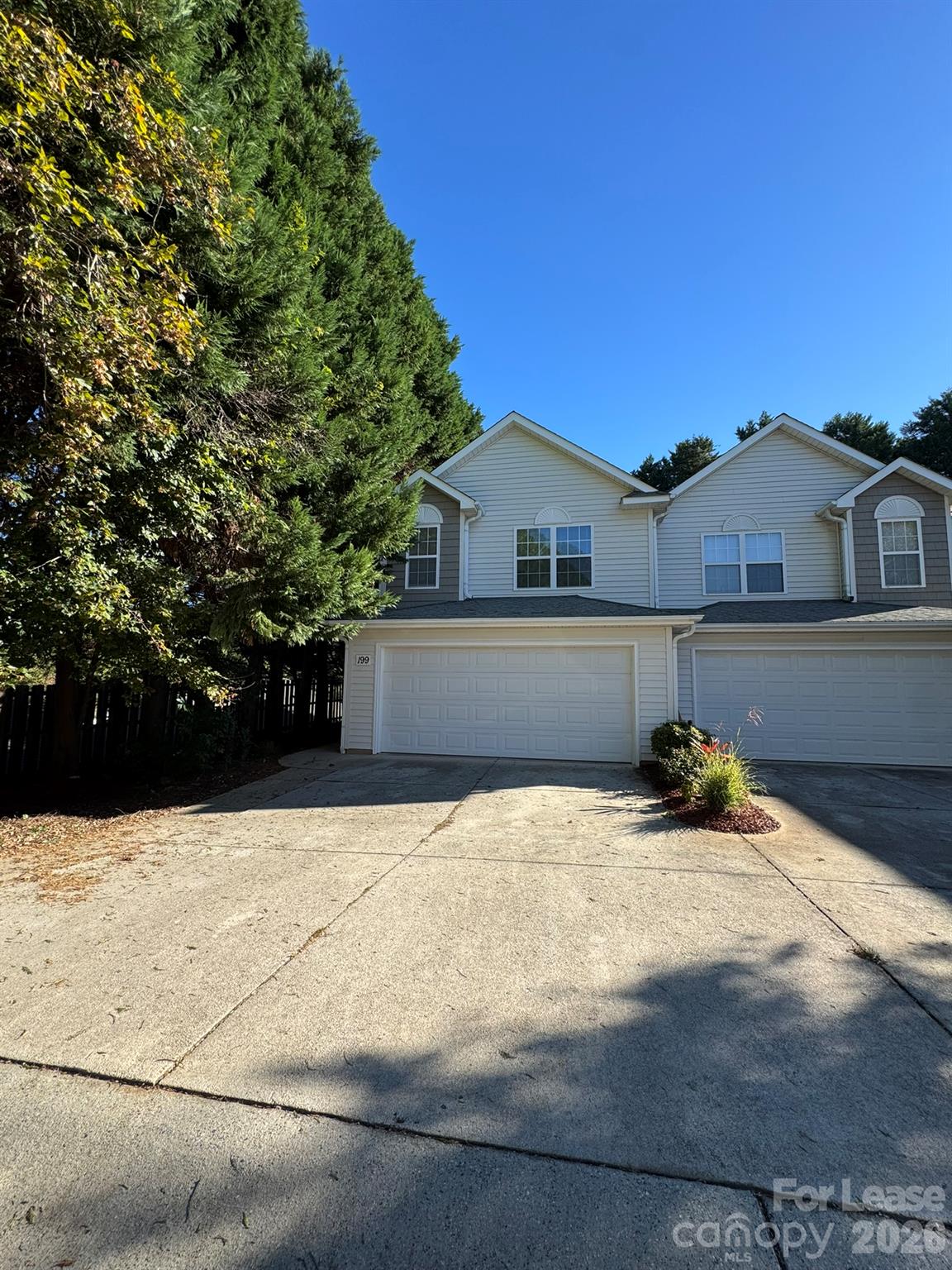 199 Clusters Circle Property Photo 1