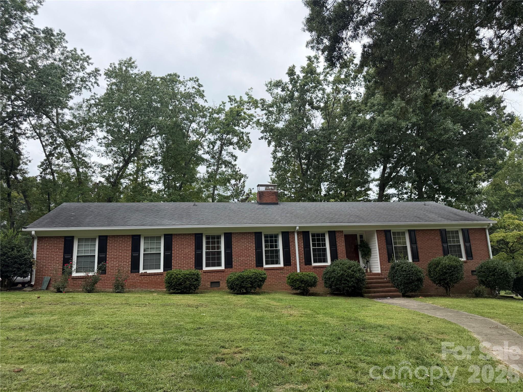 1110 Oak Hill Drive Property Photo 2
