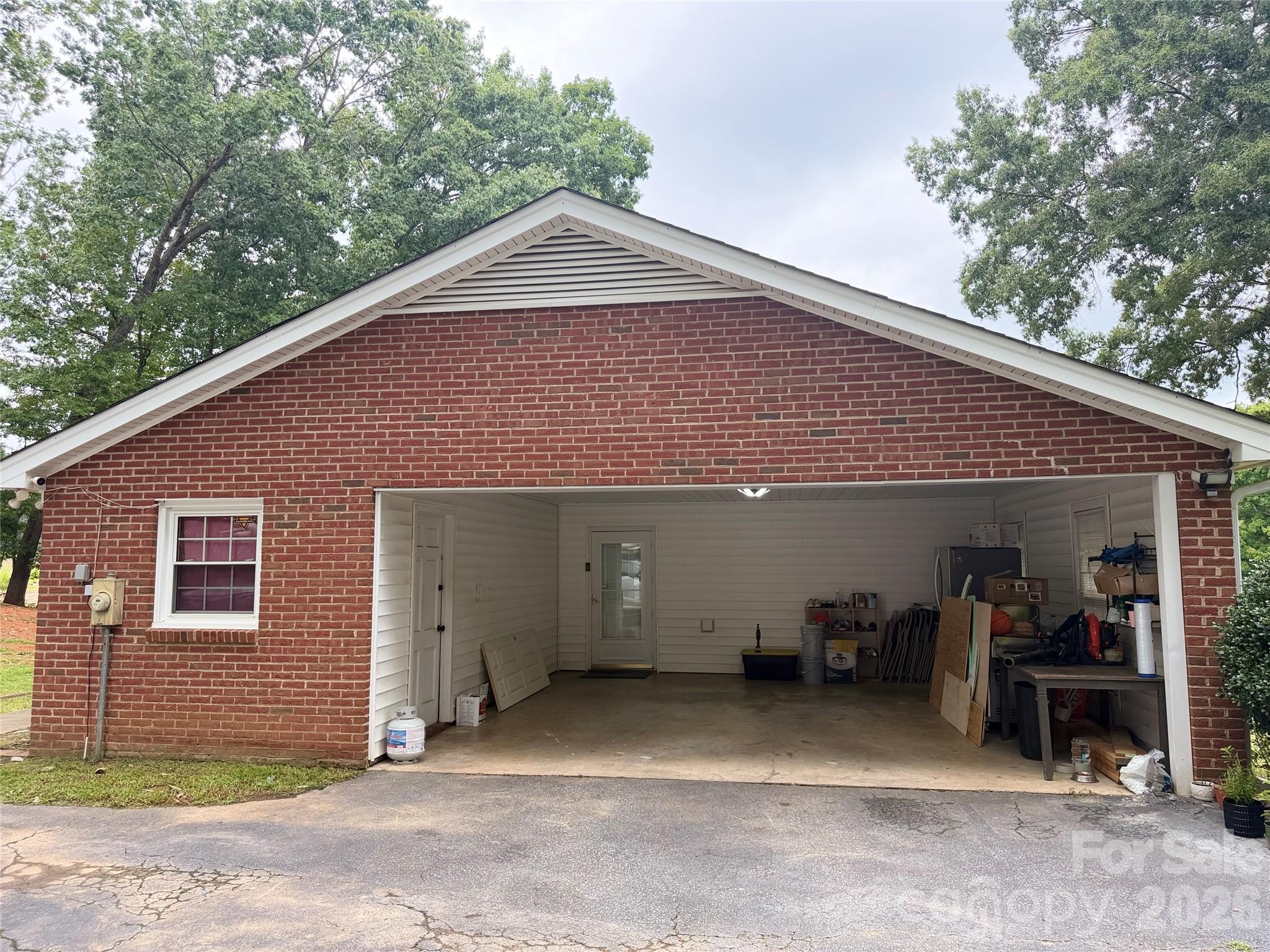 1110 Oak Hill Drive Property Photo 3