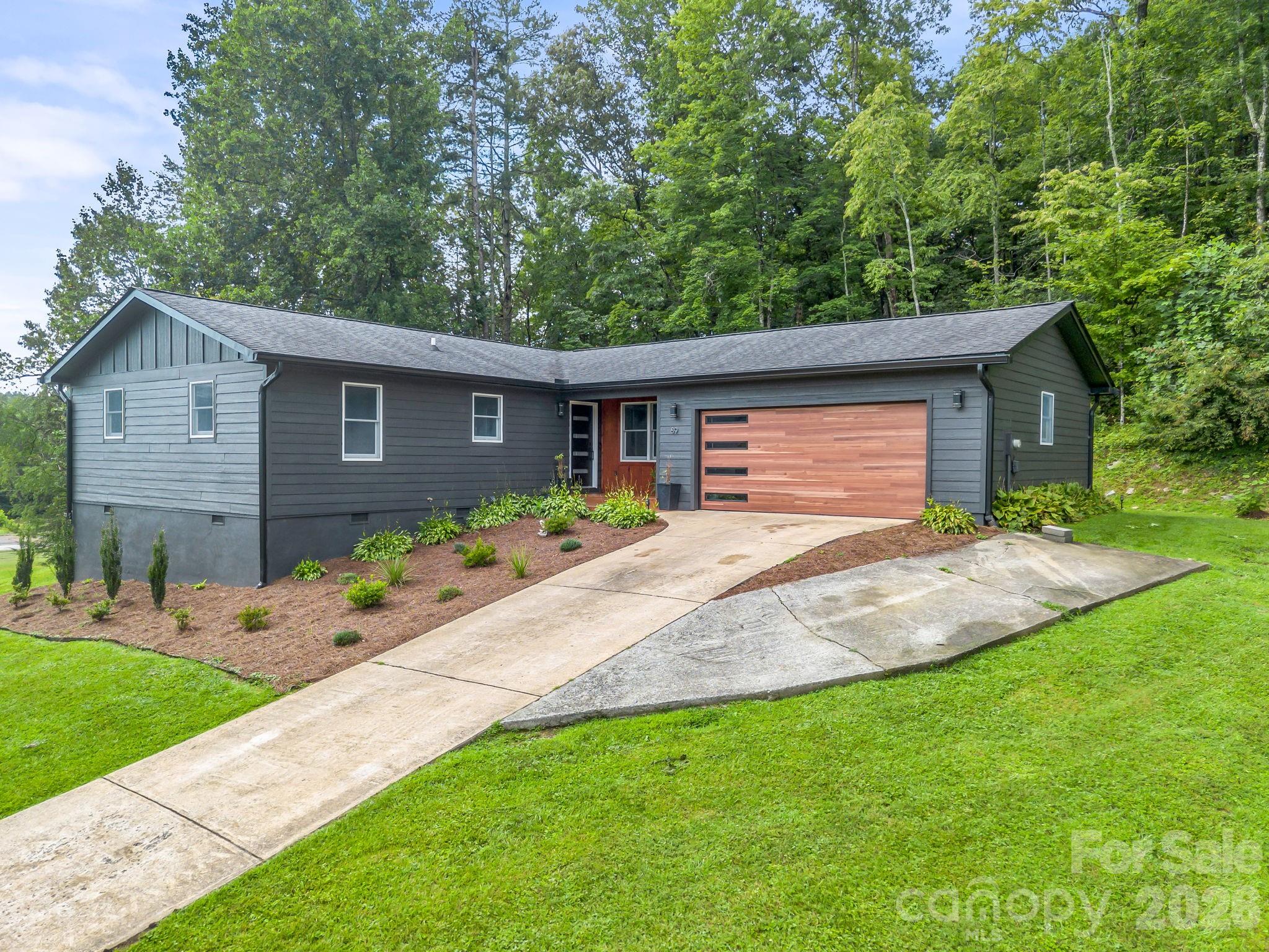 89 Hillview Circle Property Photo 1