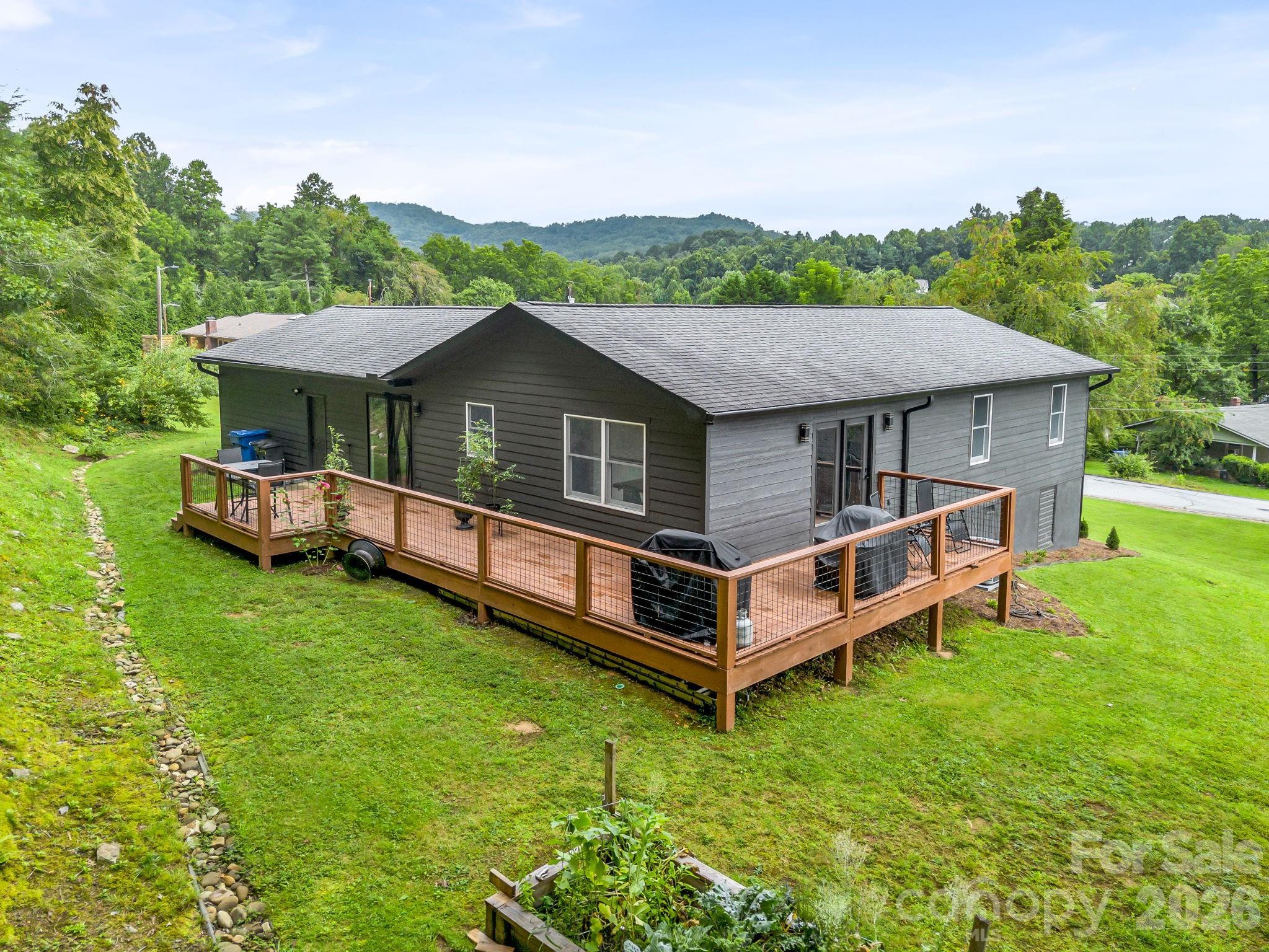 89 Hillview Circle Property Photo 4